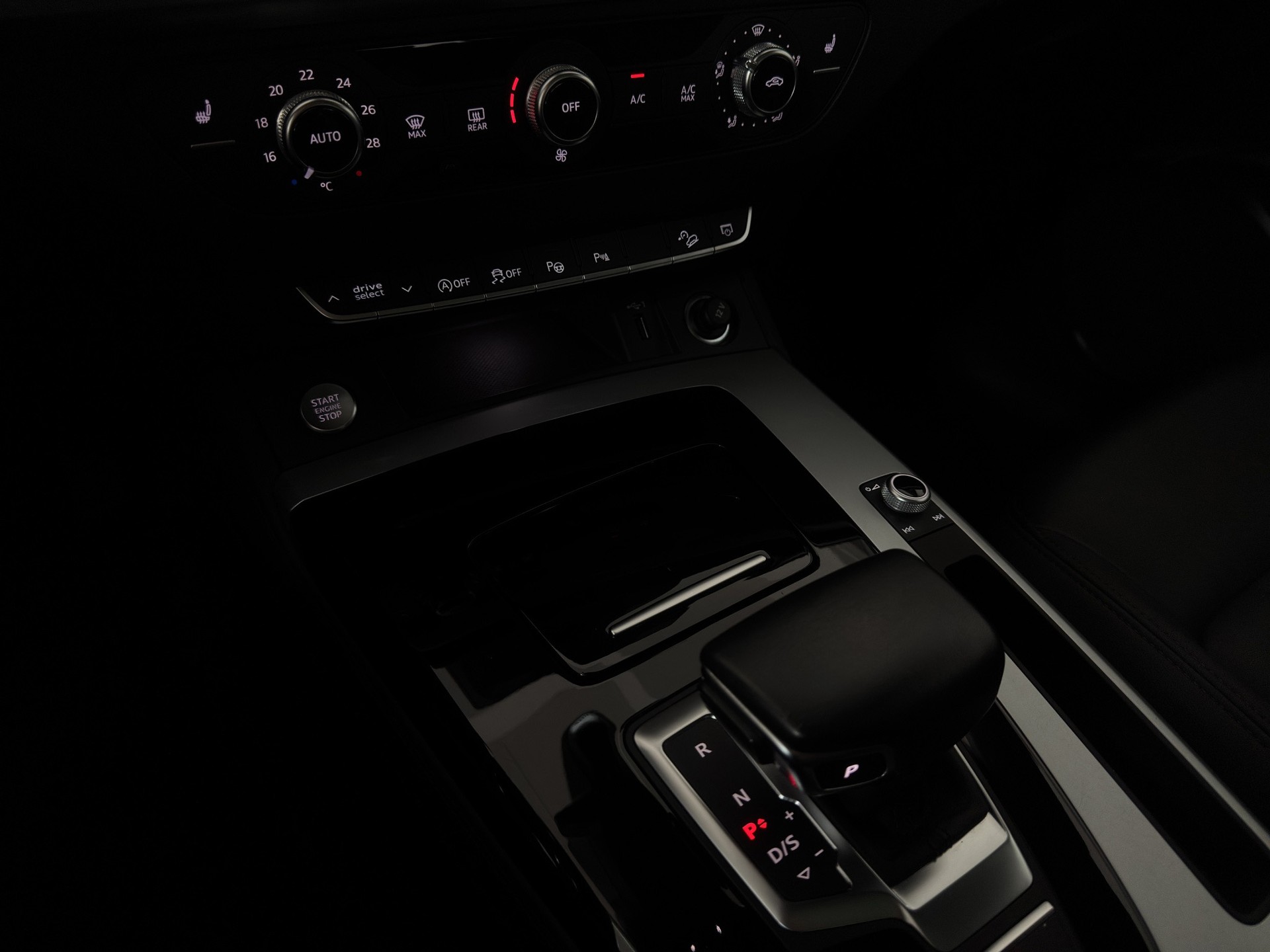 AUDI Q5 Sportback 40 TDI Quattro advanced S-tronic "AHK-Pano-Leder-Matrix-360°Kamera"-image-15