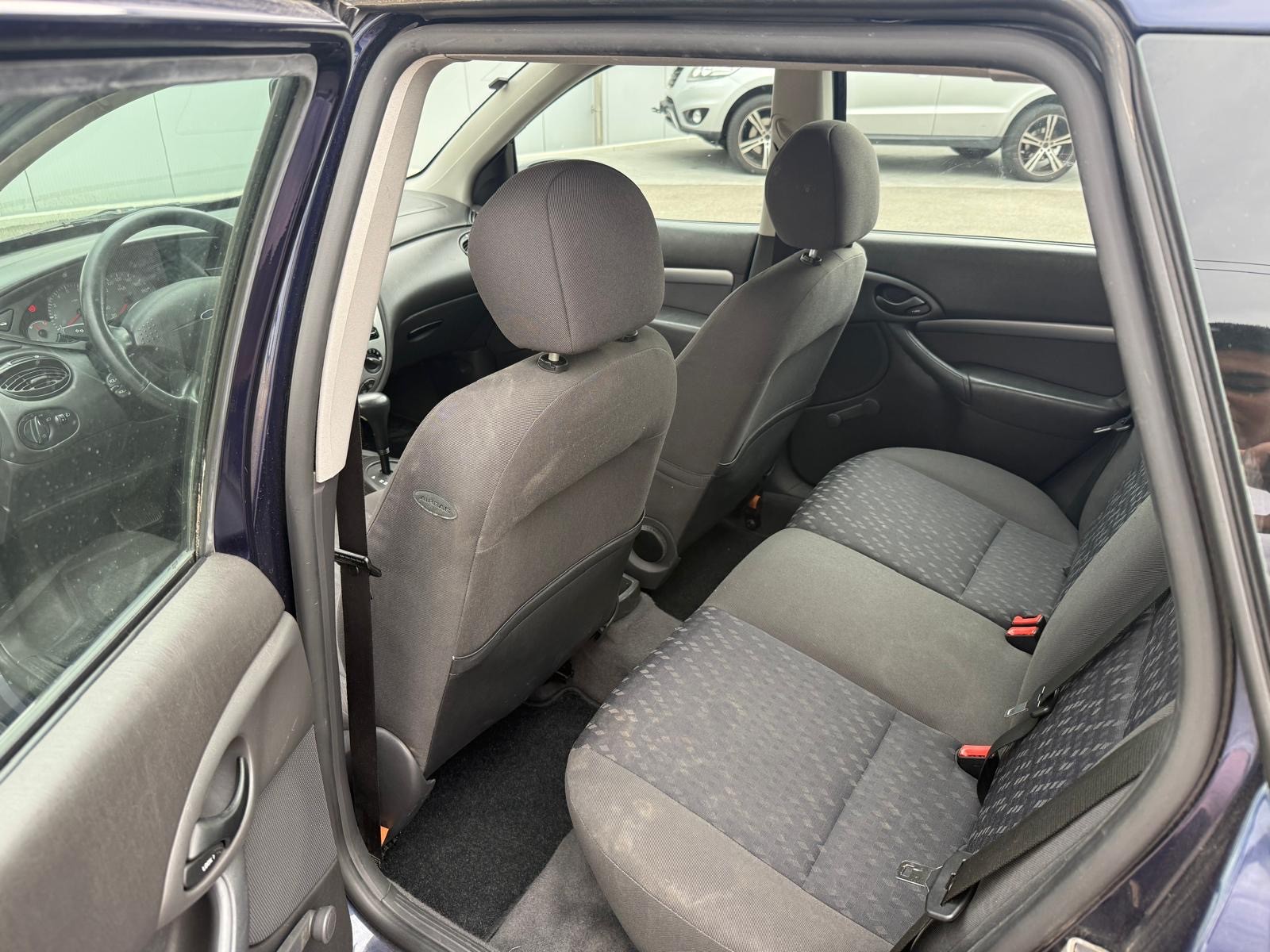 FORD Focus 1.6i 16V Trend-image-9