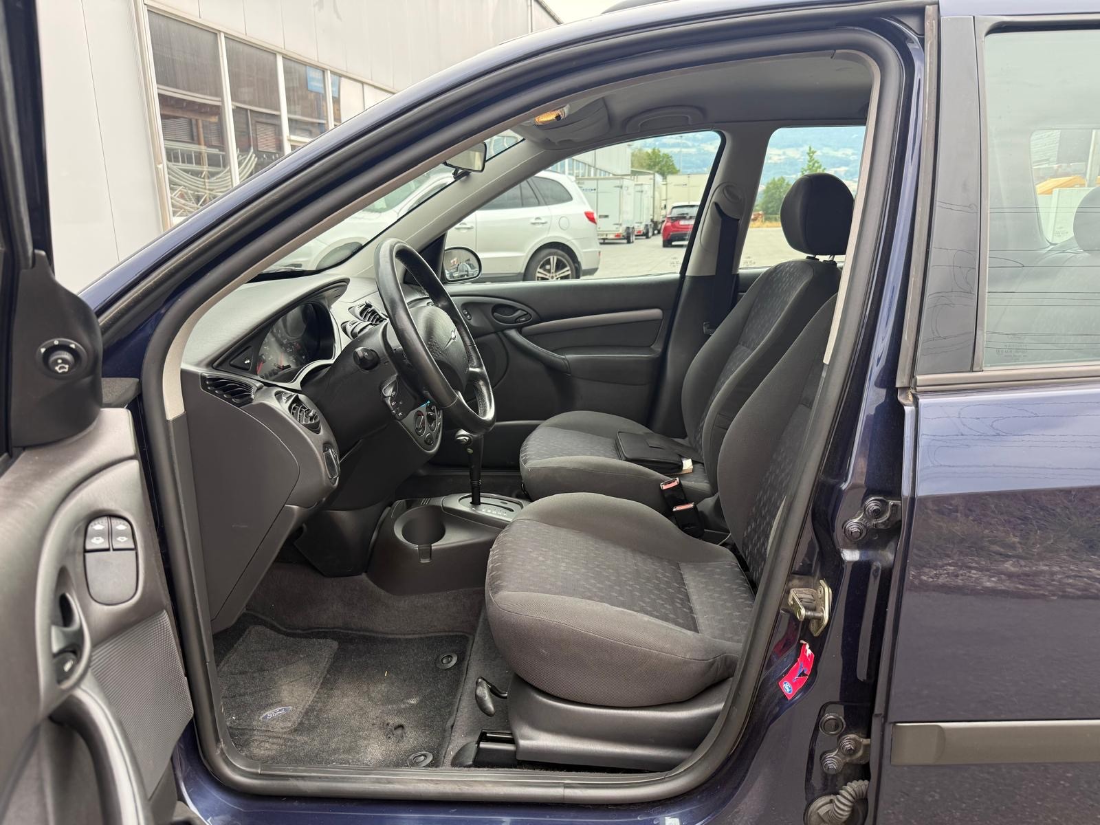 FORD Focus 1.6i 16V Trend-image-6