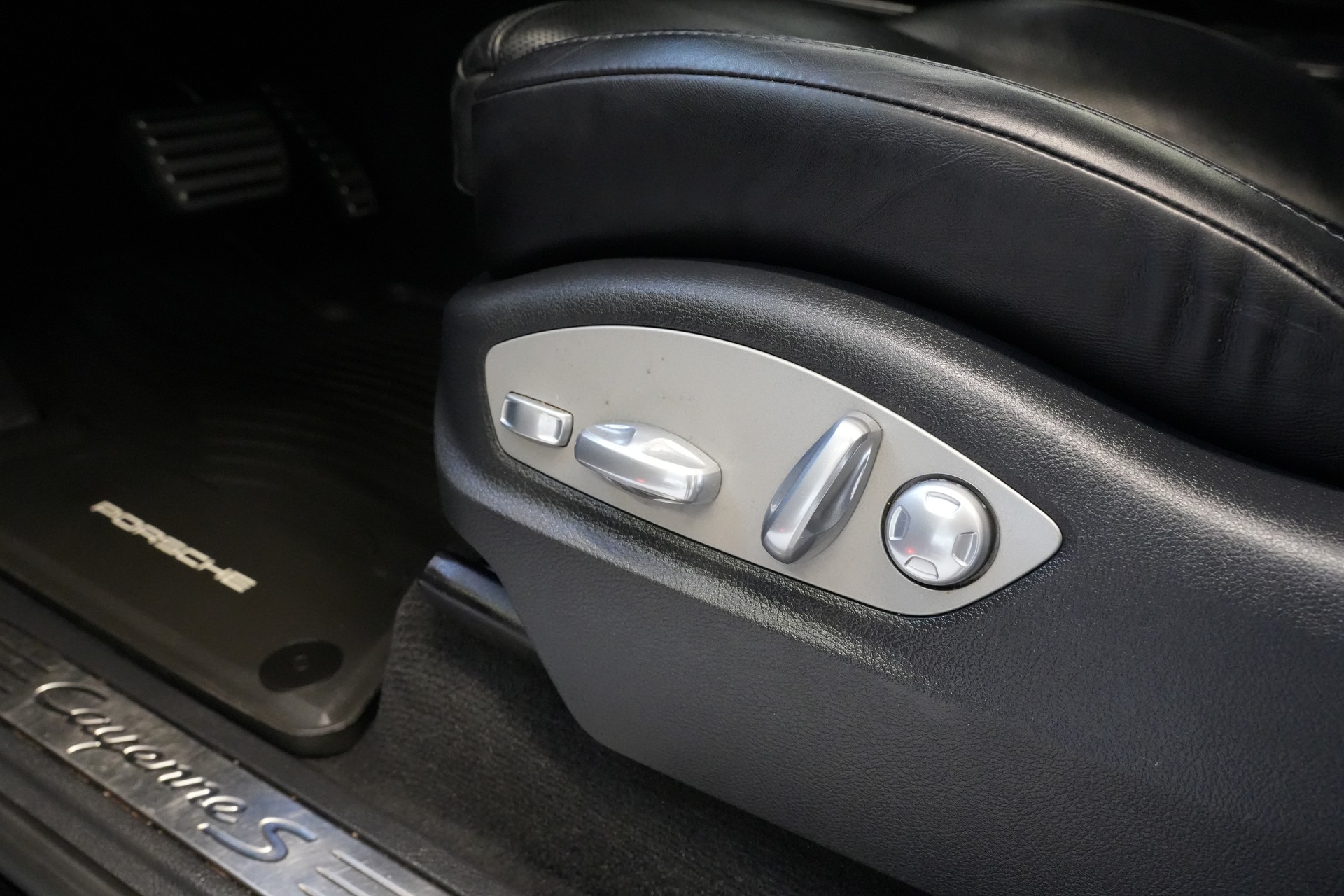 PORSCHE Cayenne S Diesel-image-15