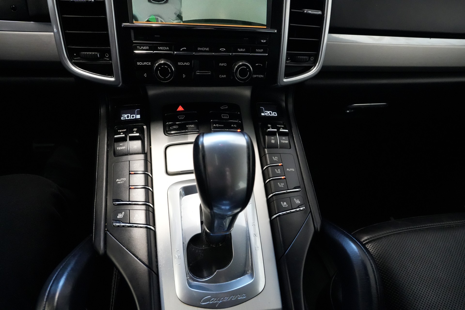 PORSCHE Cayenne S Diesel-image-23
