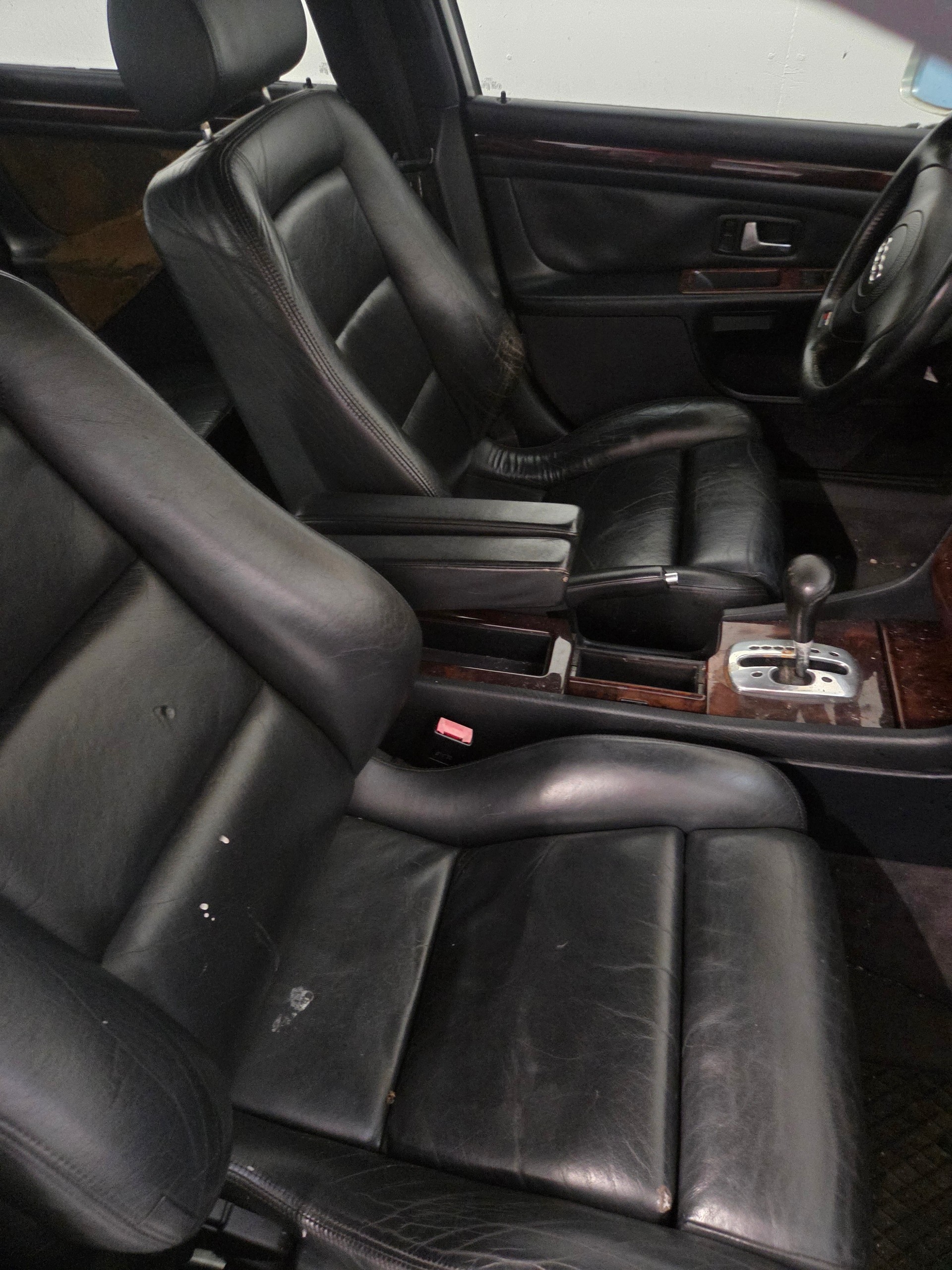 AUDI S8 4.2 quattro-image-4