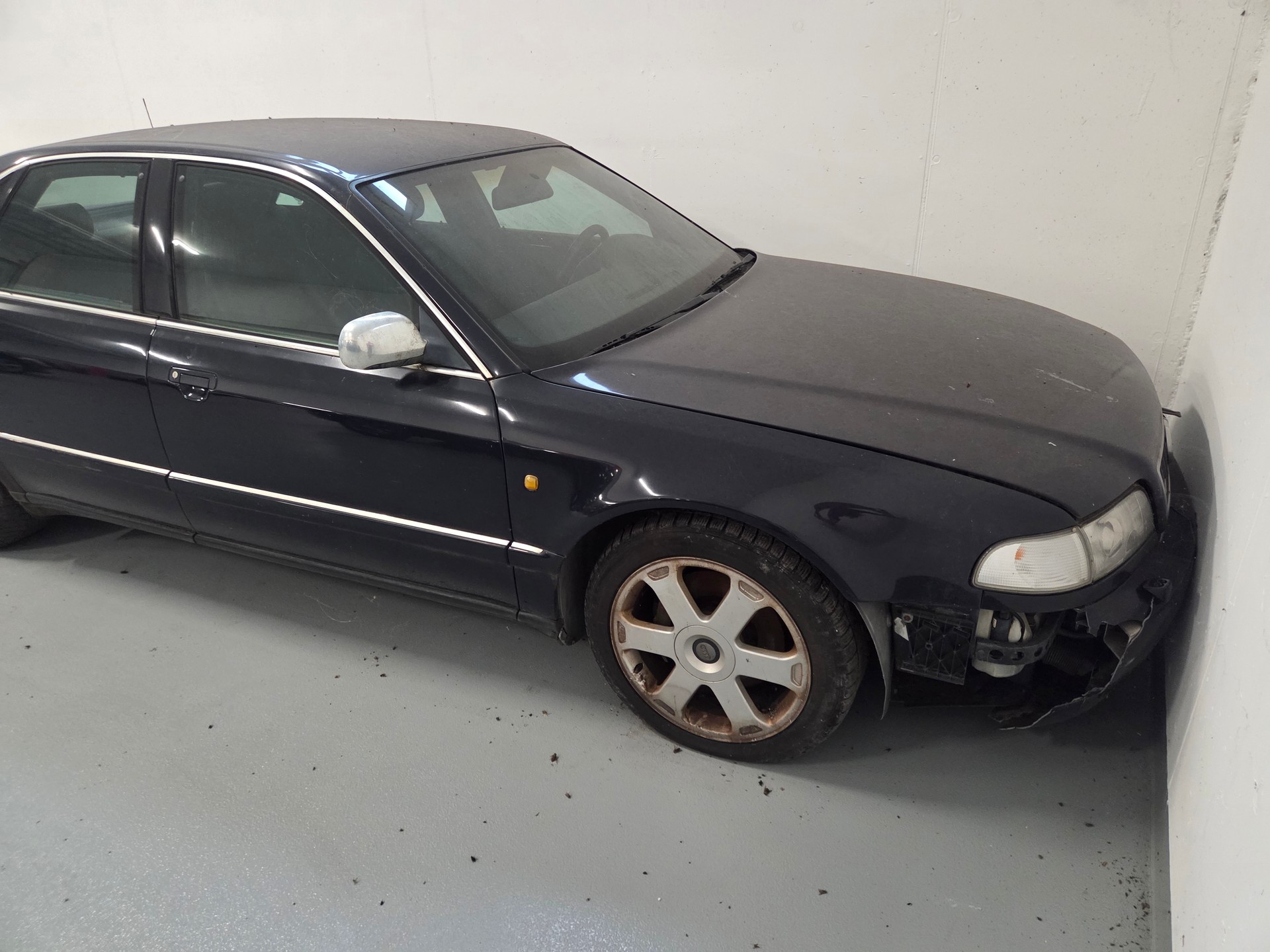 AUDI S8 4.2 quattro-image-3