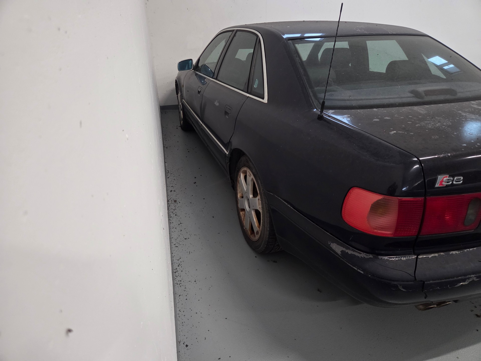 AUDI S8 4.2 quattro-image-1