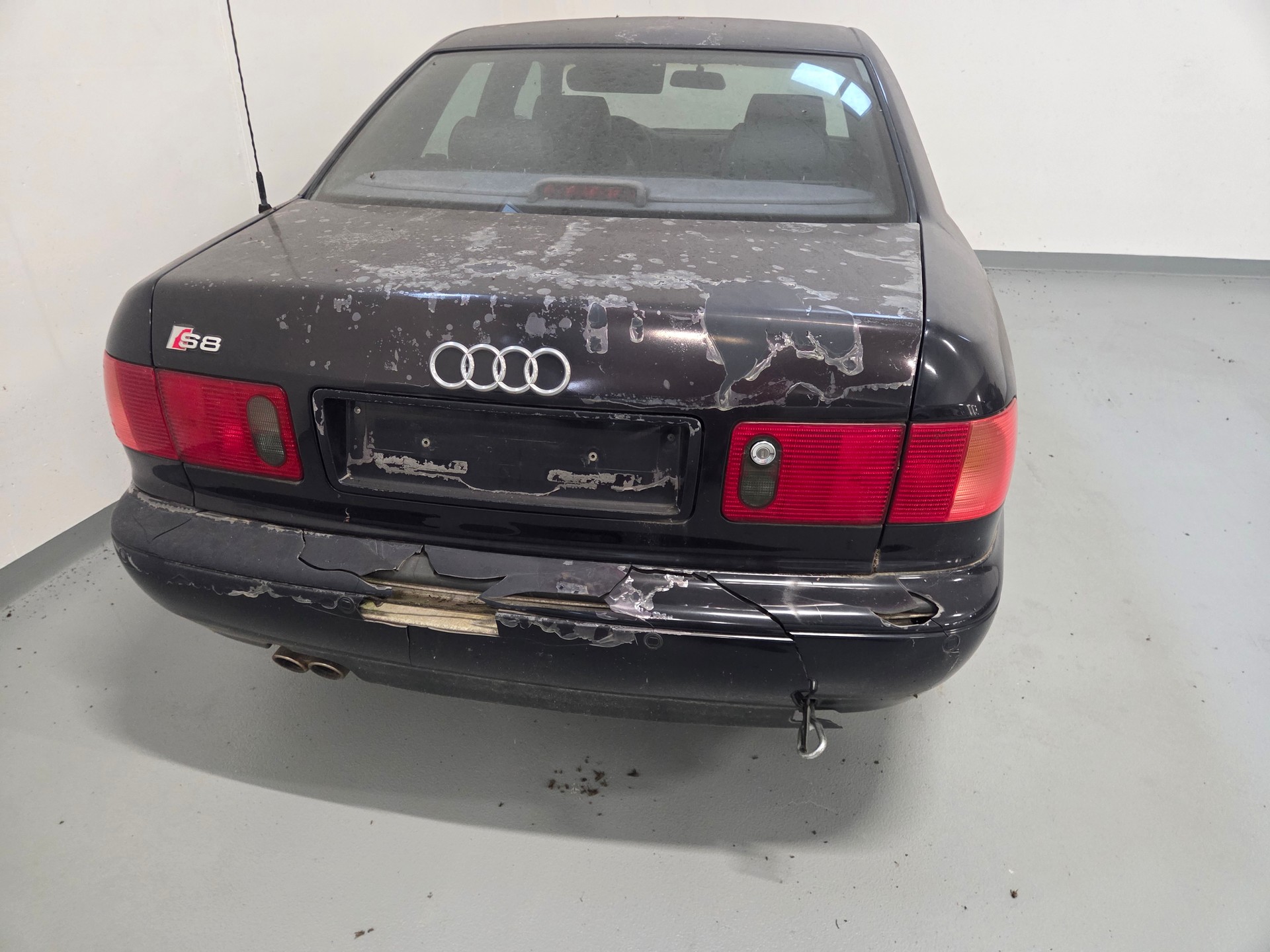 AUDI S8 4.2 quattro-image-2
