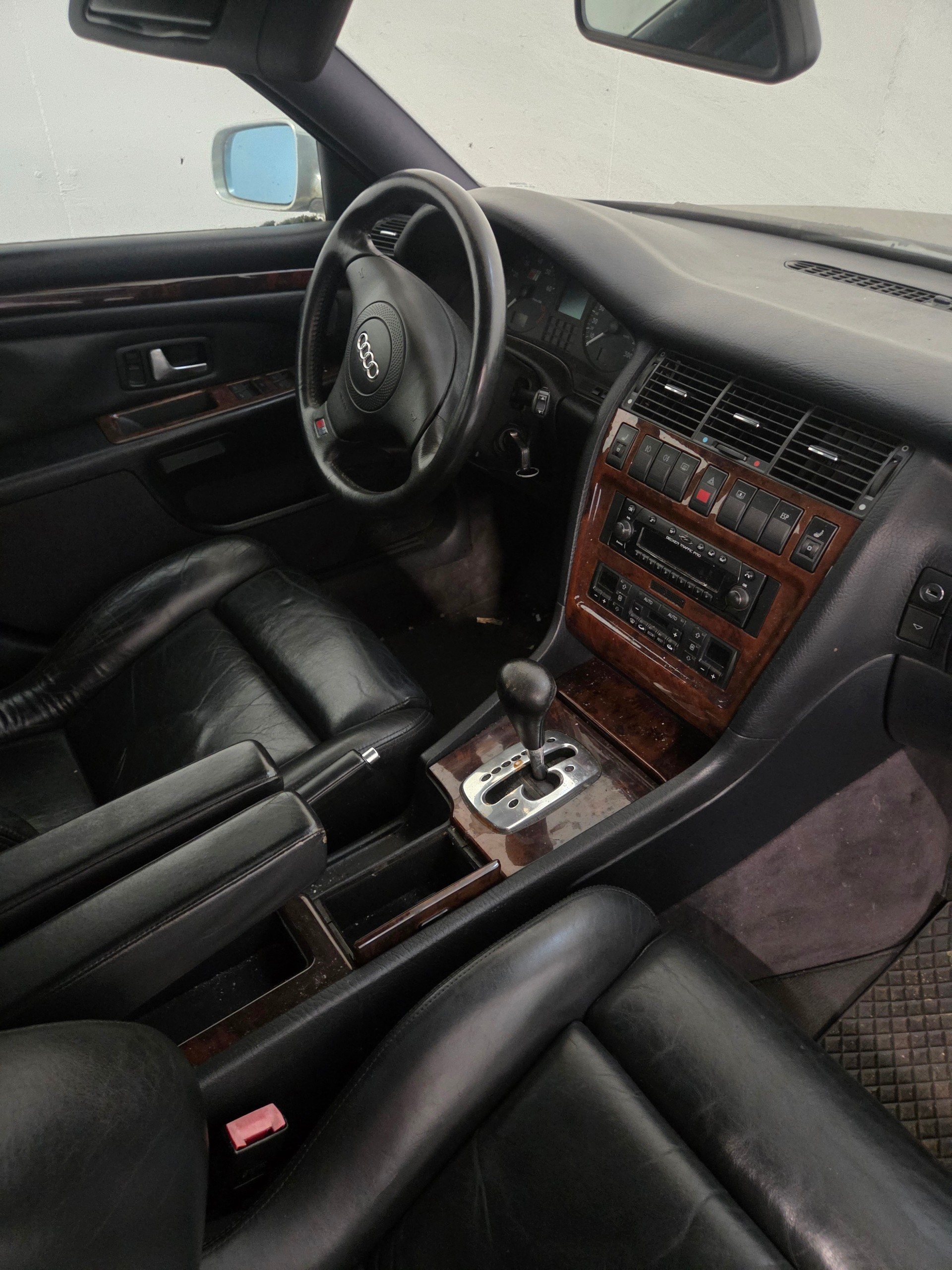 AUDI S8 4.2 quattro-image-5
