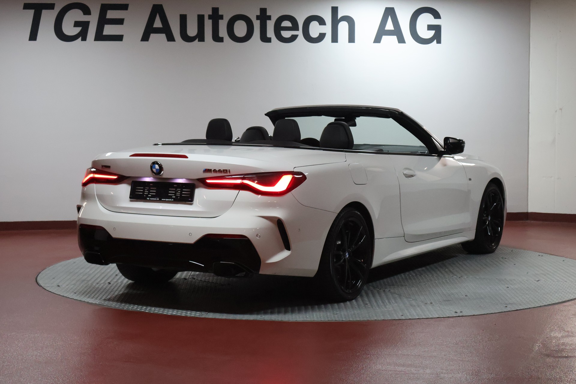 BMW M440i xDrive 48V Cabriolet Steptronic-image-16