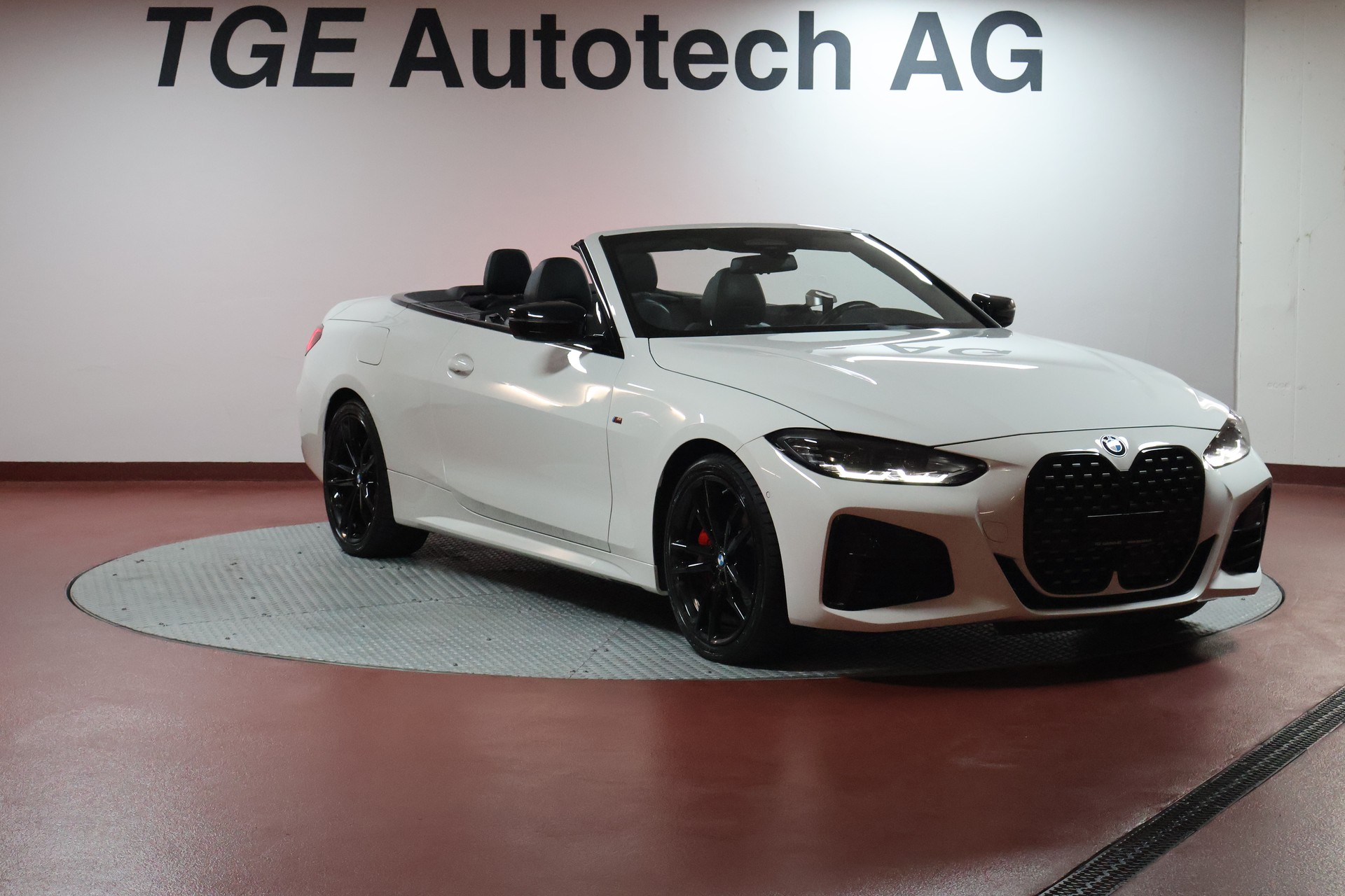 BMW M440i xDrive 48V Cabriolet Steptronic-image-4
