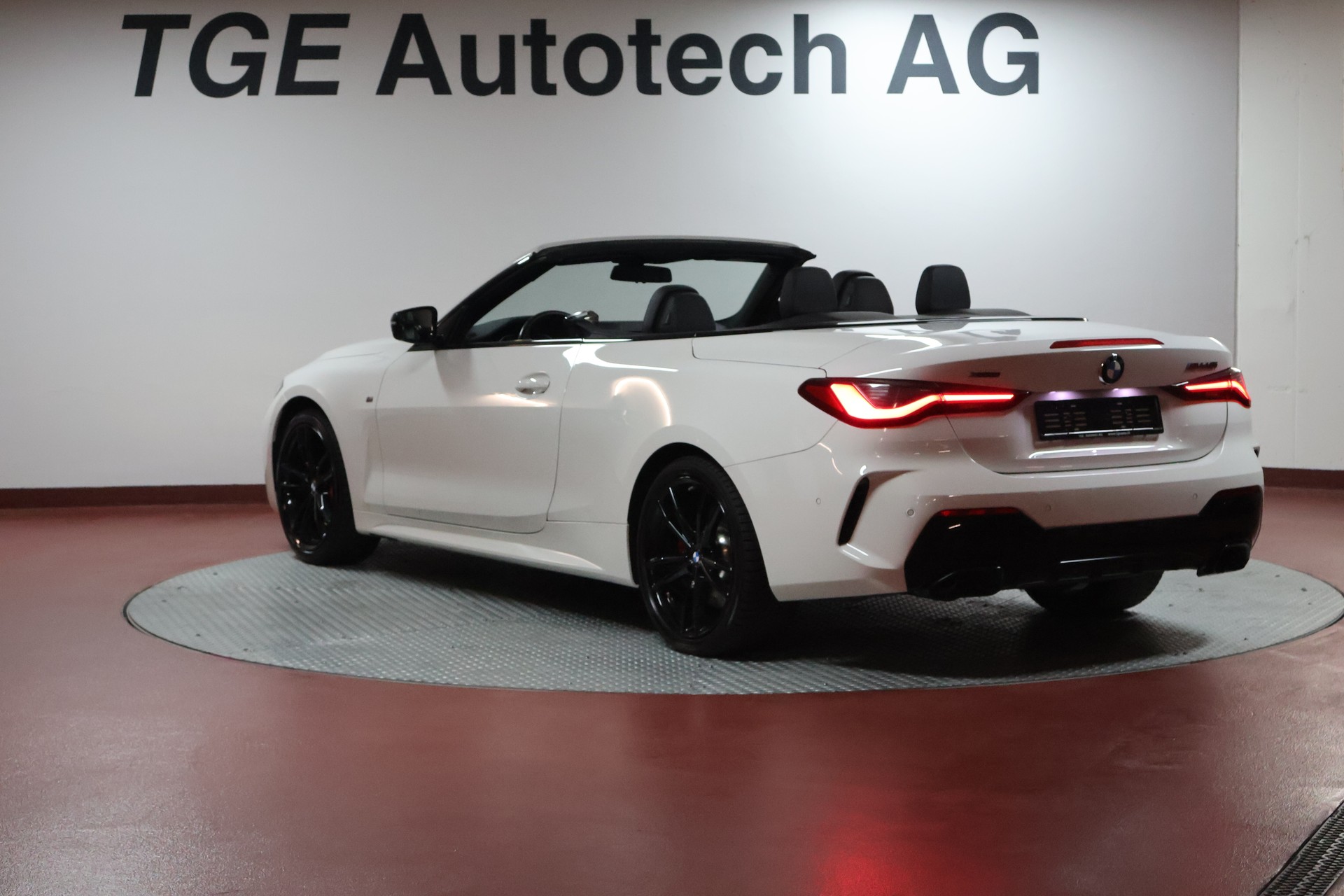 BMW M440i xDrive 48V Cabriolet Steptronic-image-17
