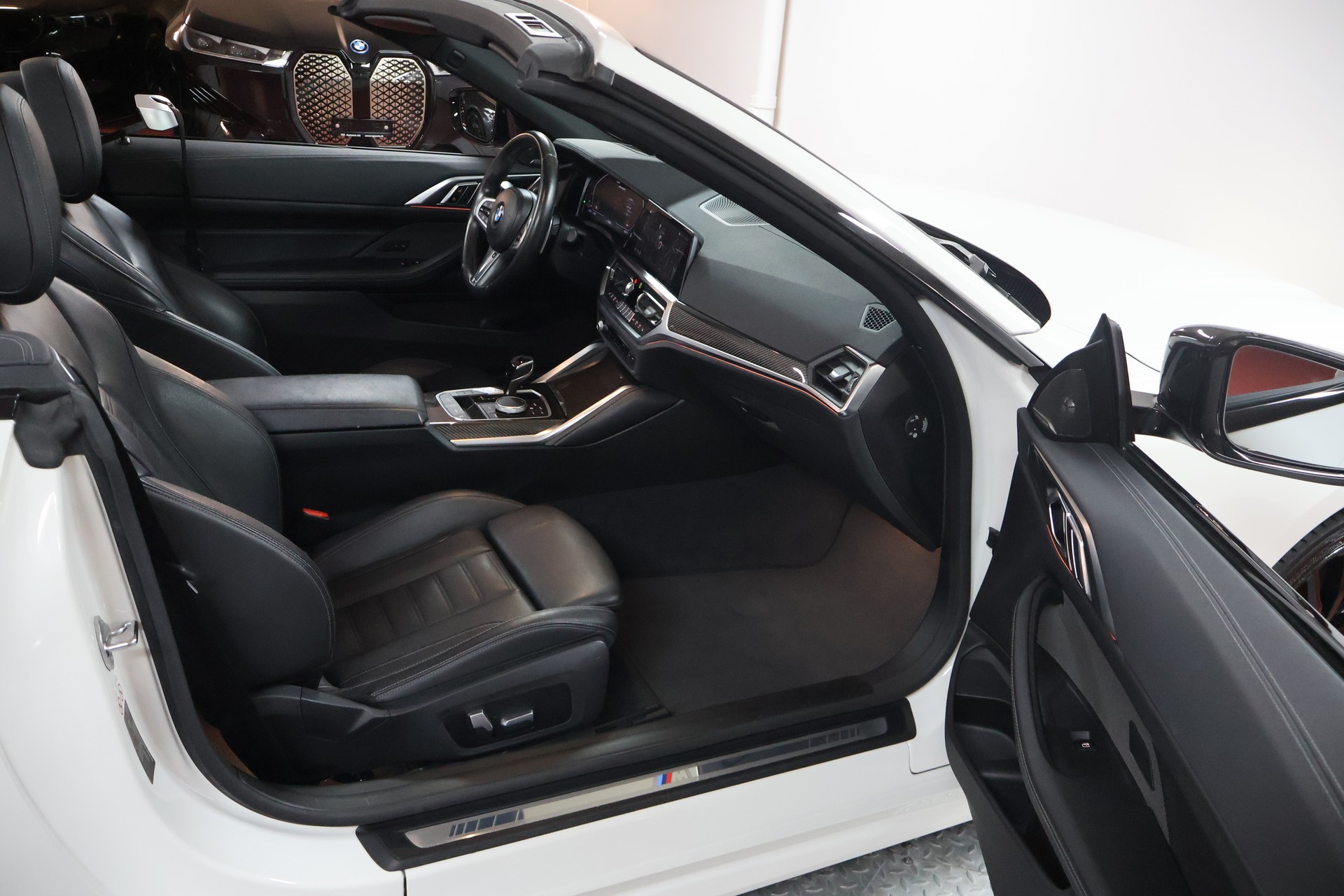 BMW M440i xDrive 48V Cabriolet Steptronic-image-13