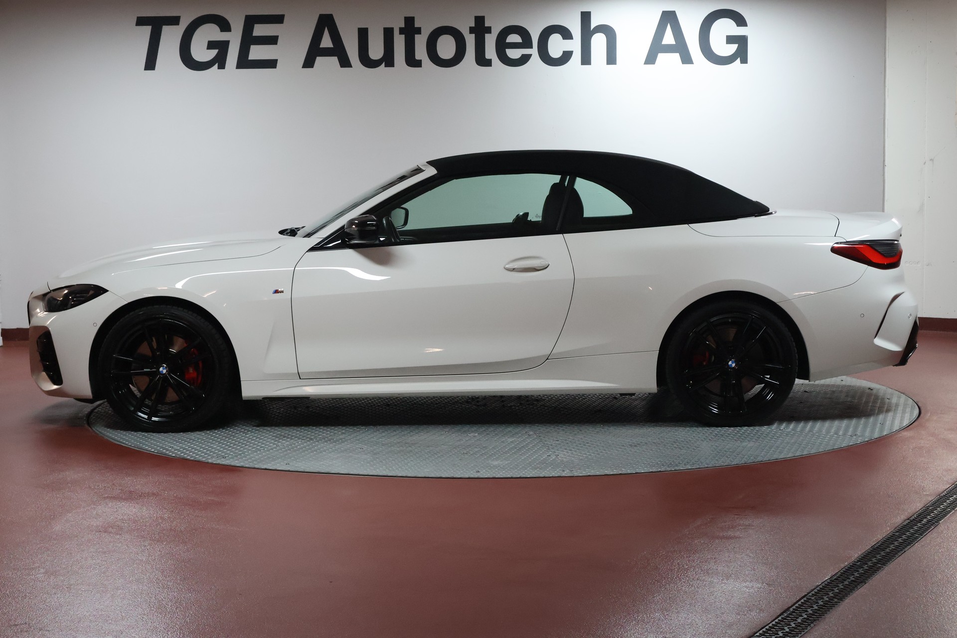 BMW M440i xDrive 48V Cabriolet Steptronic-image-3