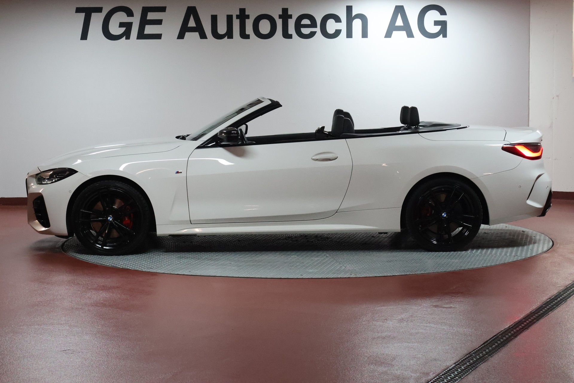 BMW M440i xDrive 48V Cabriolet Steptronic-image-2
