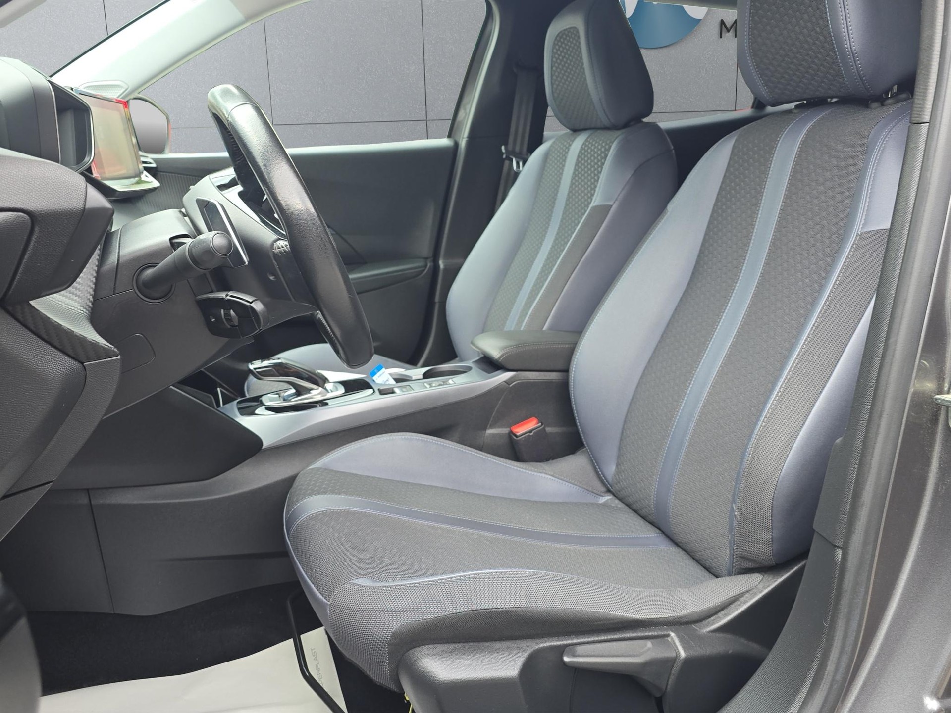PEUGEOT 2008 1.2 Turbo 130 Allure-image-10