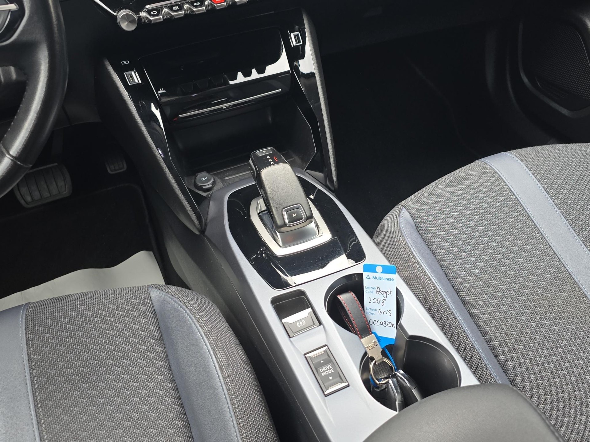PEUGEOT 2008 1.2 Turbo 130 Allure-image-12