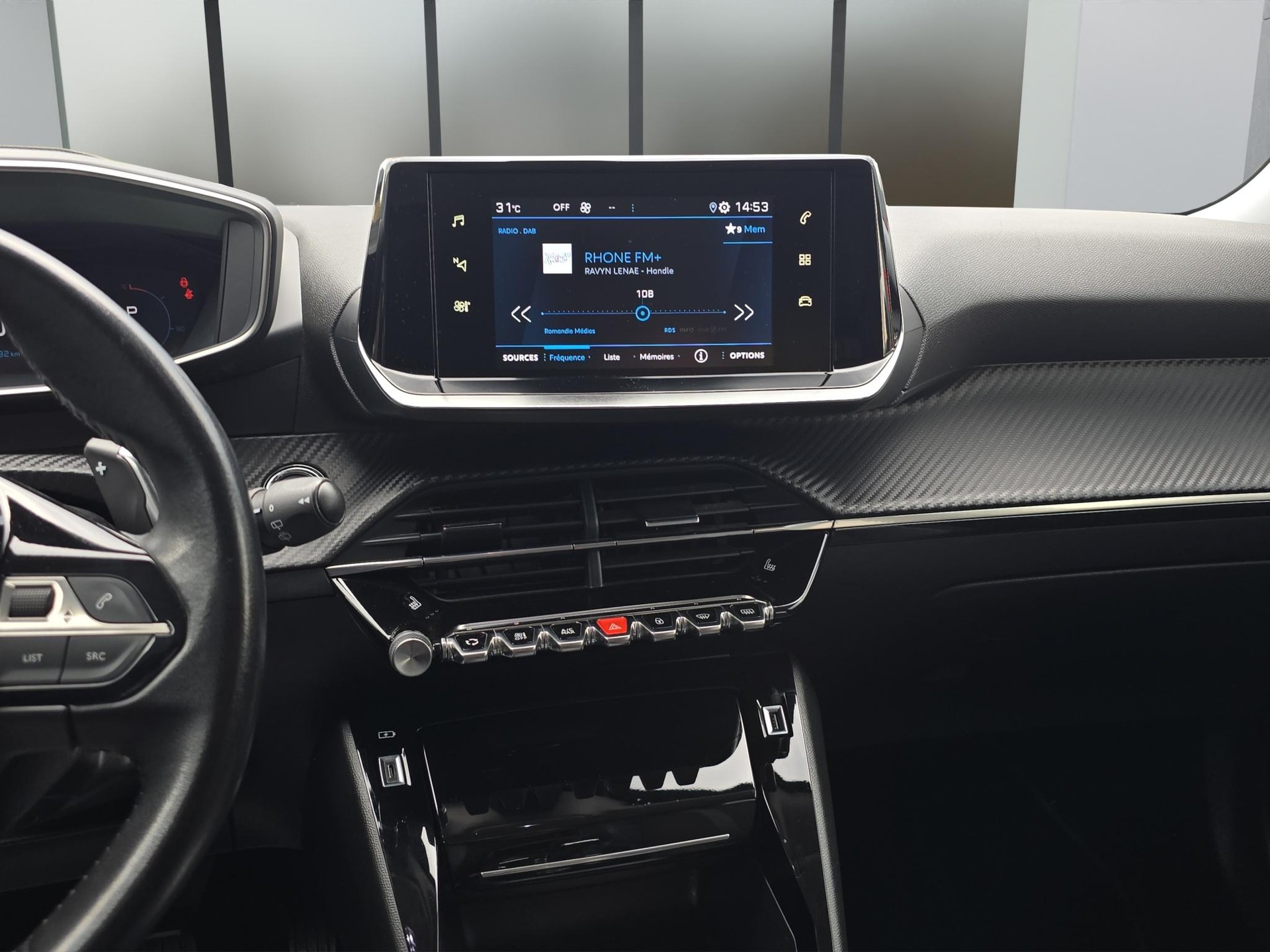 PEUGEOT 2008 1.2 Turbo 130 Allure-image-13