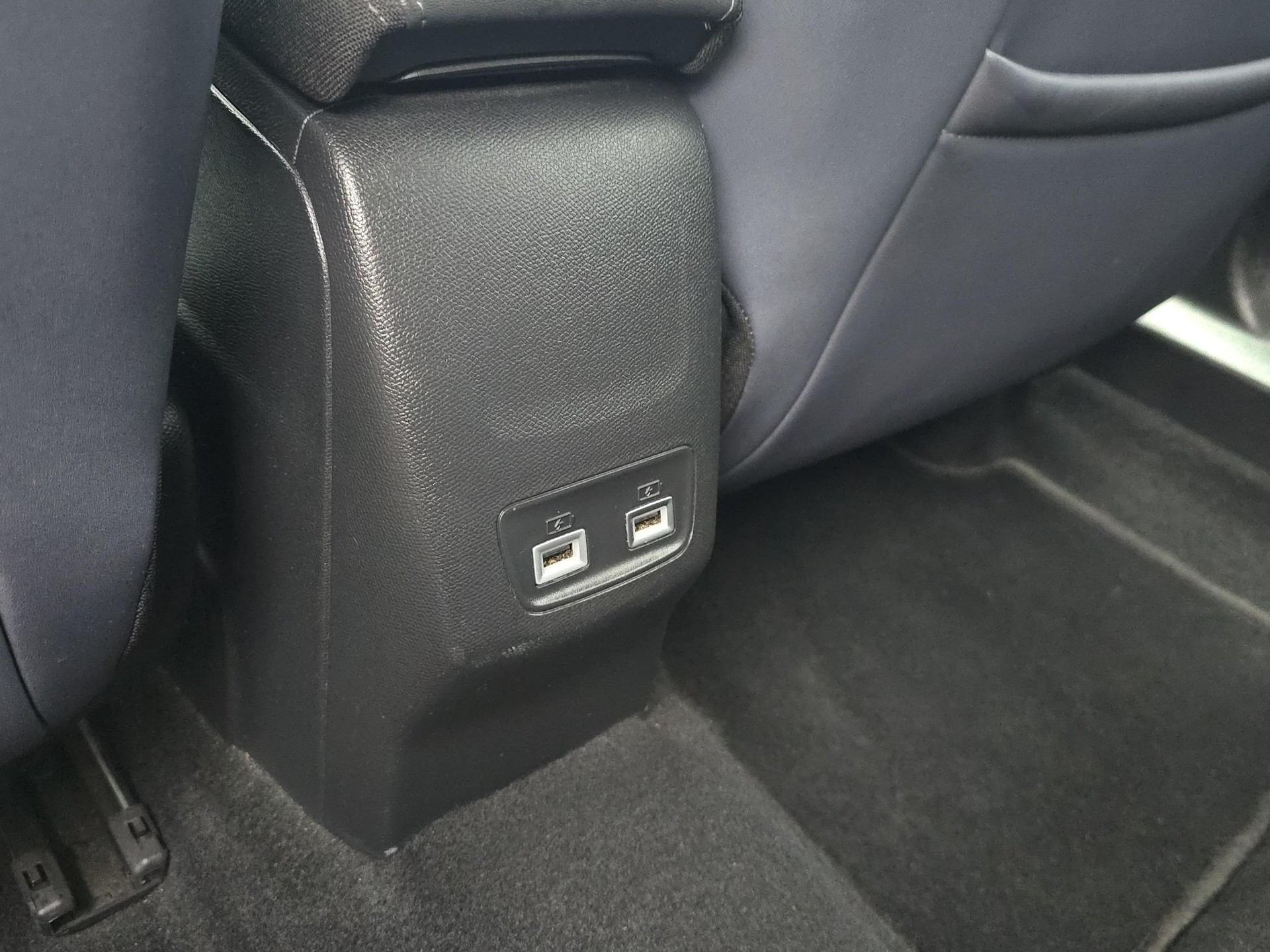 PEUGEOT 2008 1.2 Turbo 130 Allure-image-18
