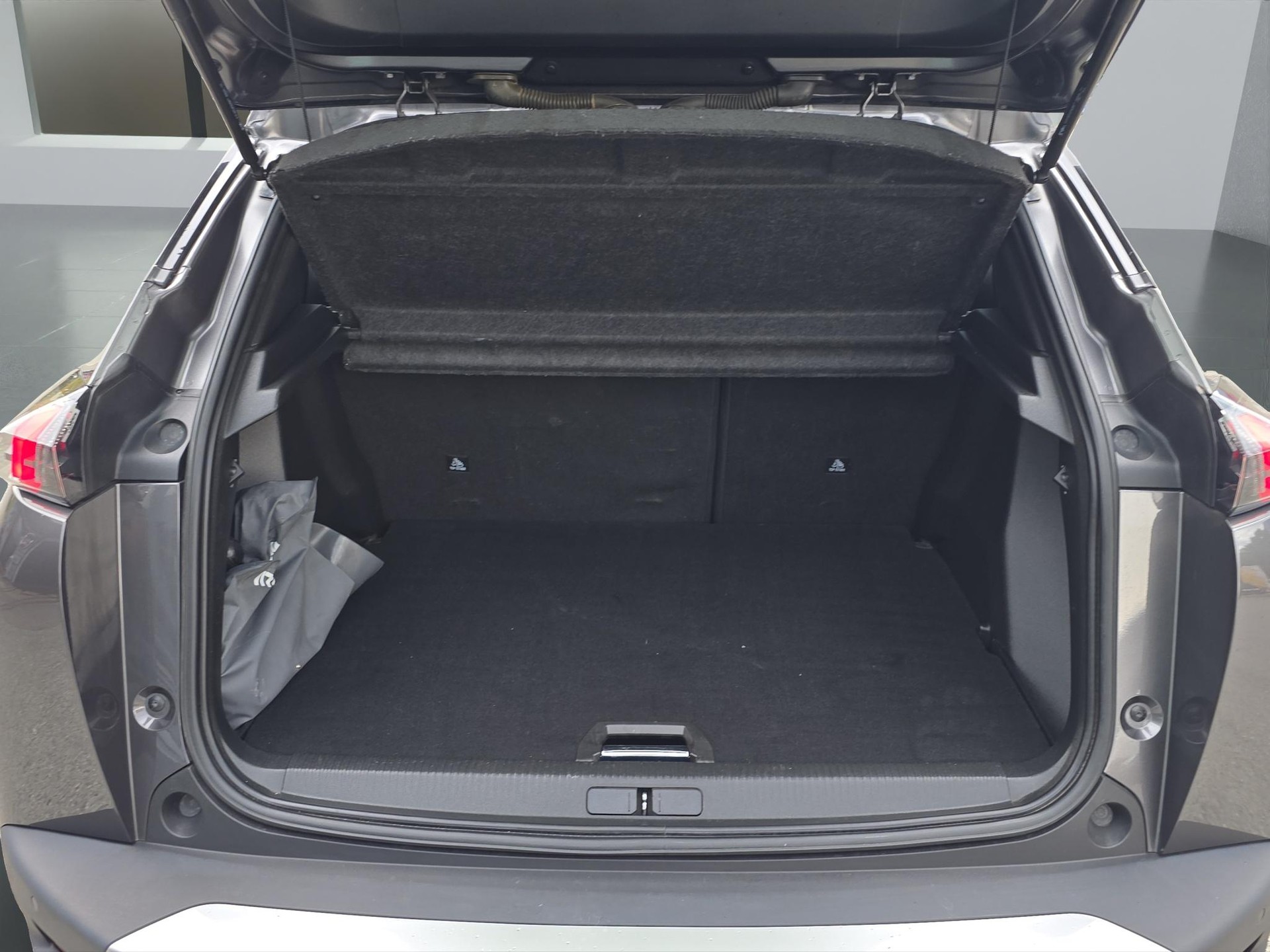 PEUGEOT 2008 1.2 Turbo 130 Allure-image-22