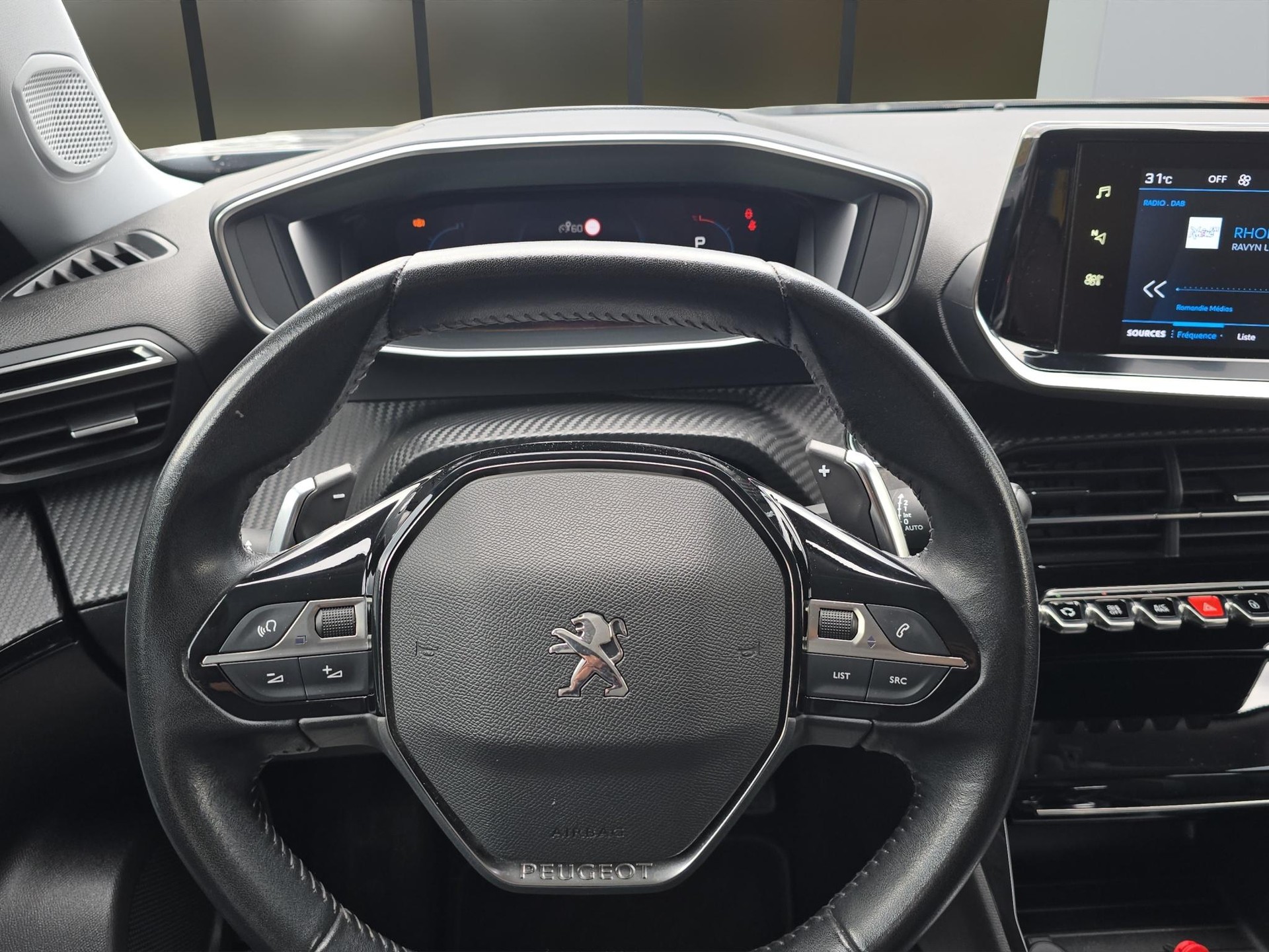 PEUGEOT 2008 1.2 Turbo 130 Allure-image-14