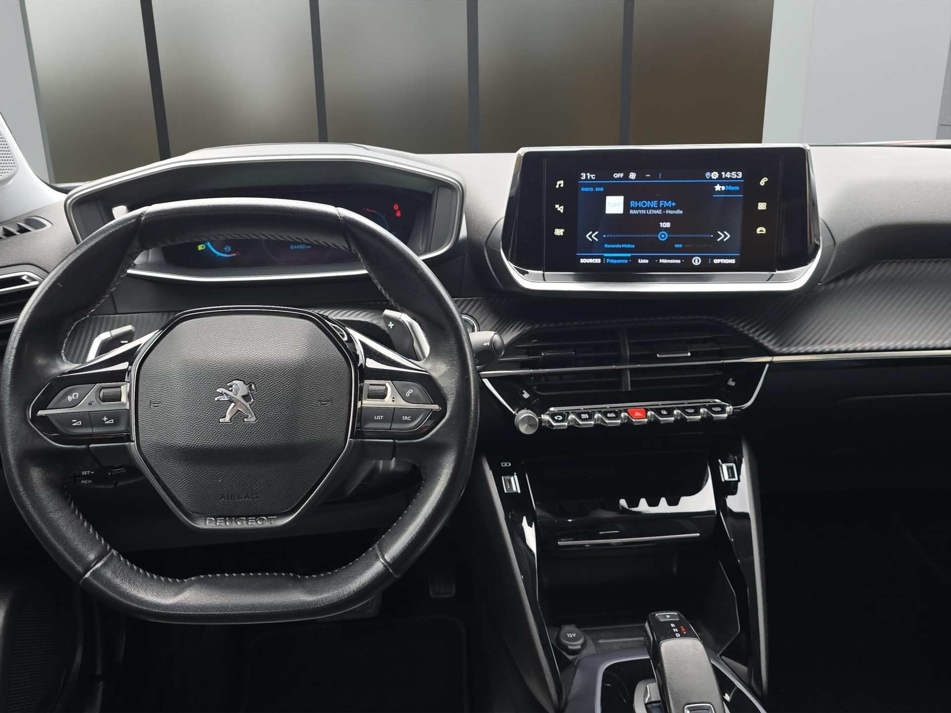 PEUGEOT 2008 1.2 Turbo 130 Allure-image-9