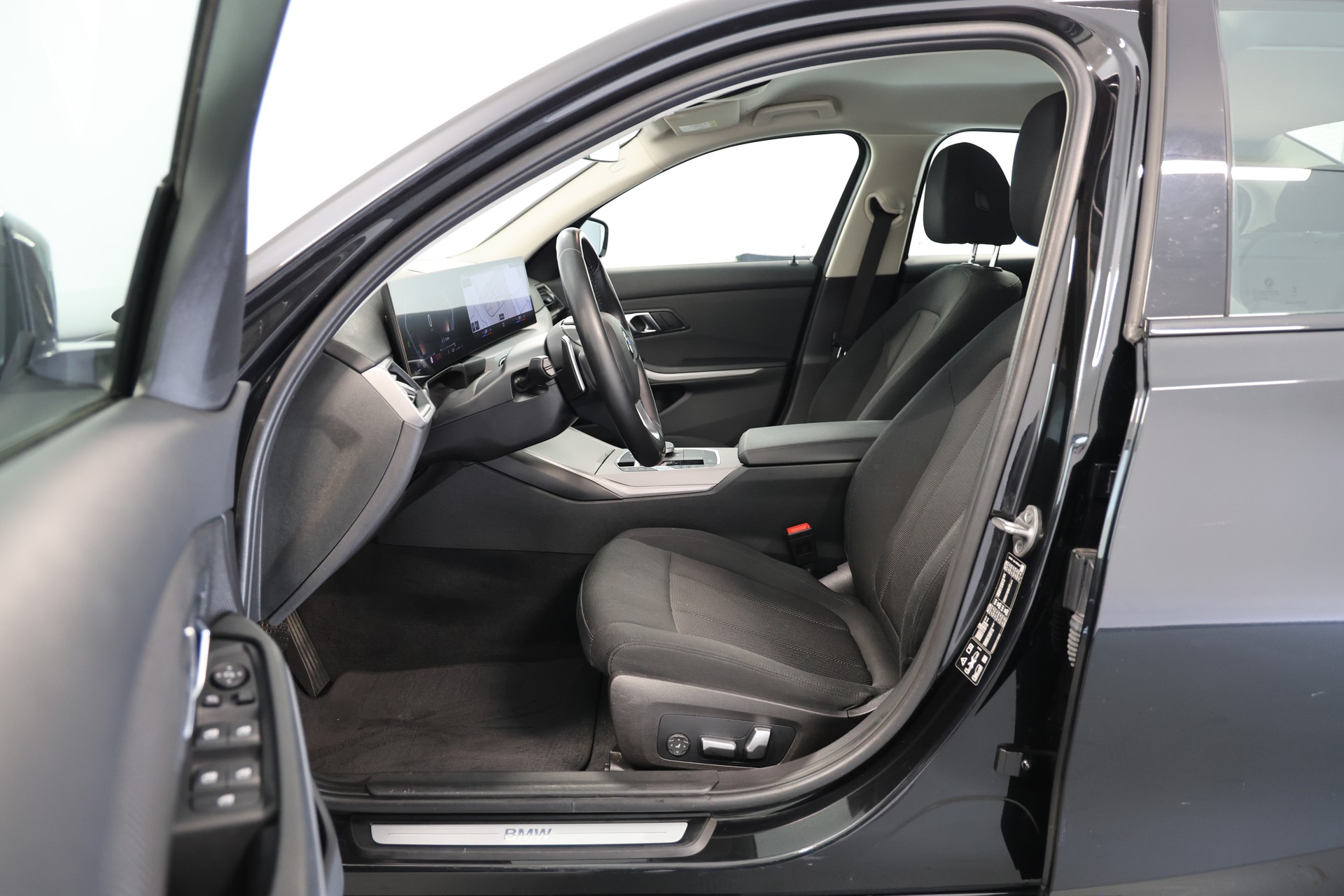 BMW 320i xDrive Steptronic-image-5