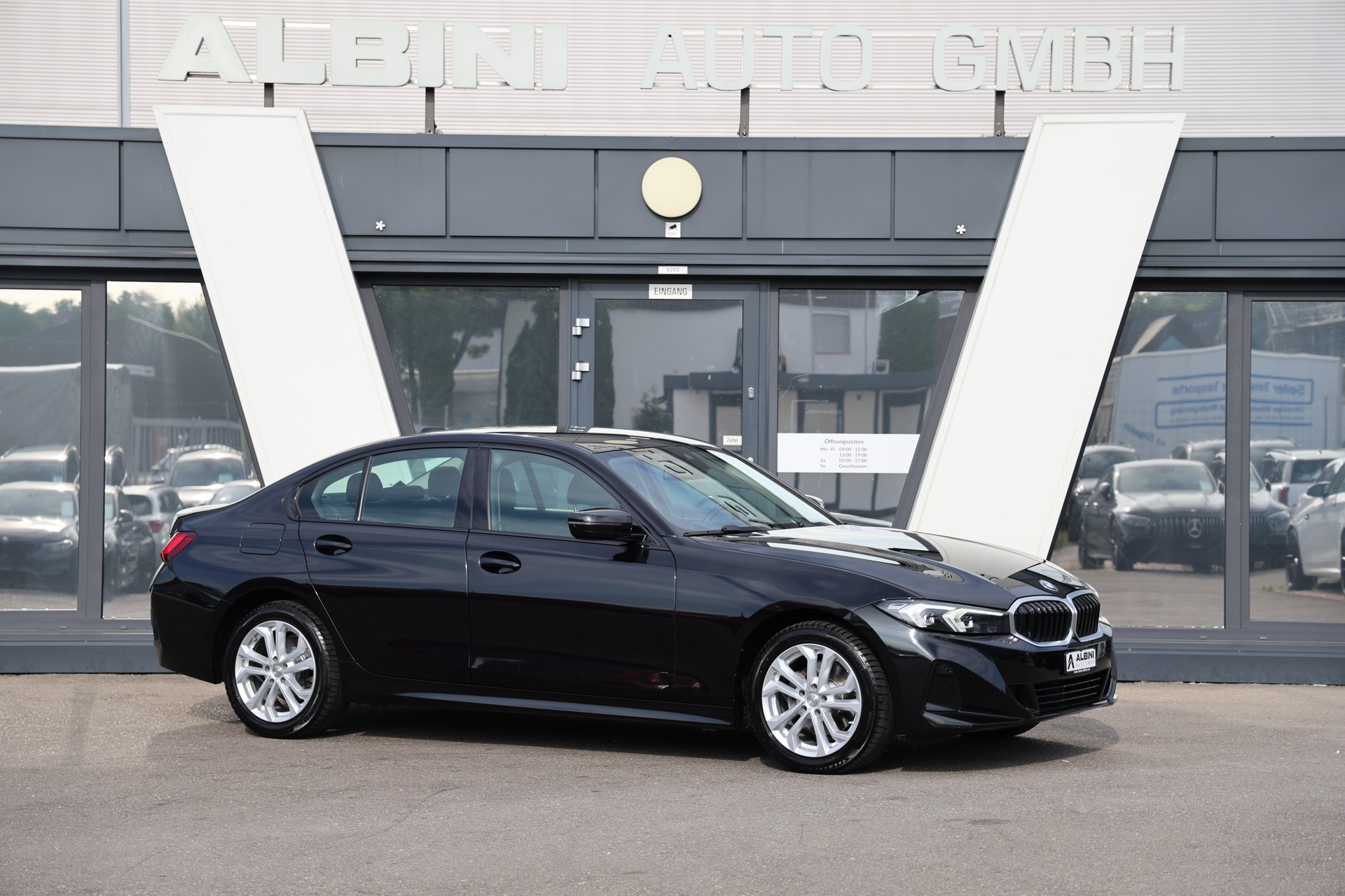 BMW 320i xDrive Steptronic-showroom-element-1