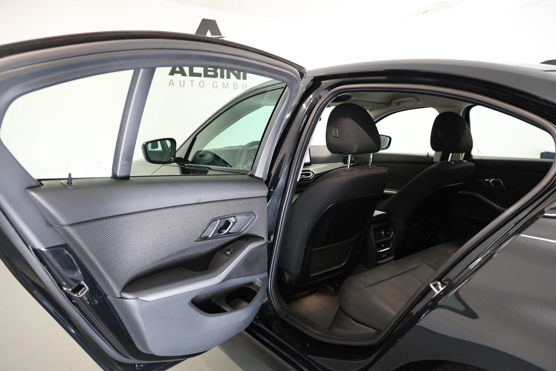 BMW 320i xDrive Steptronic-image-13