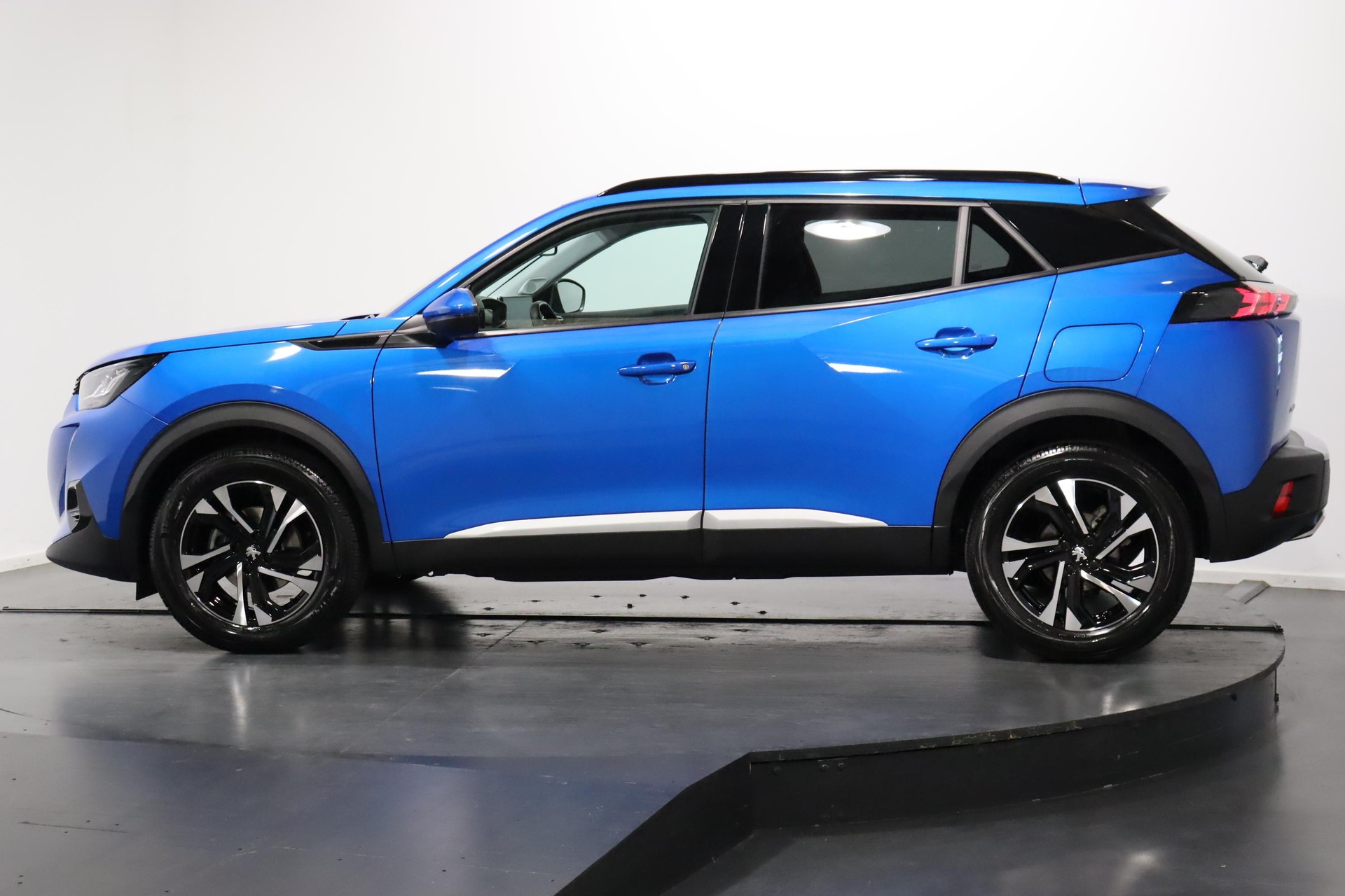 PEUGEOT 2008 1.2 PureTech 130 Allure Pack-image-3