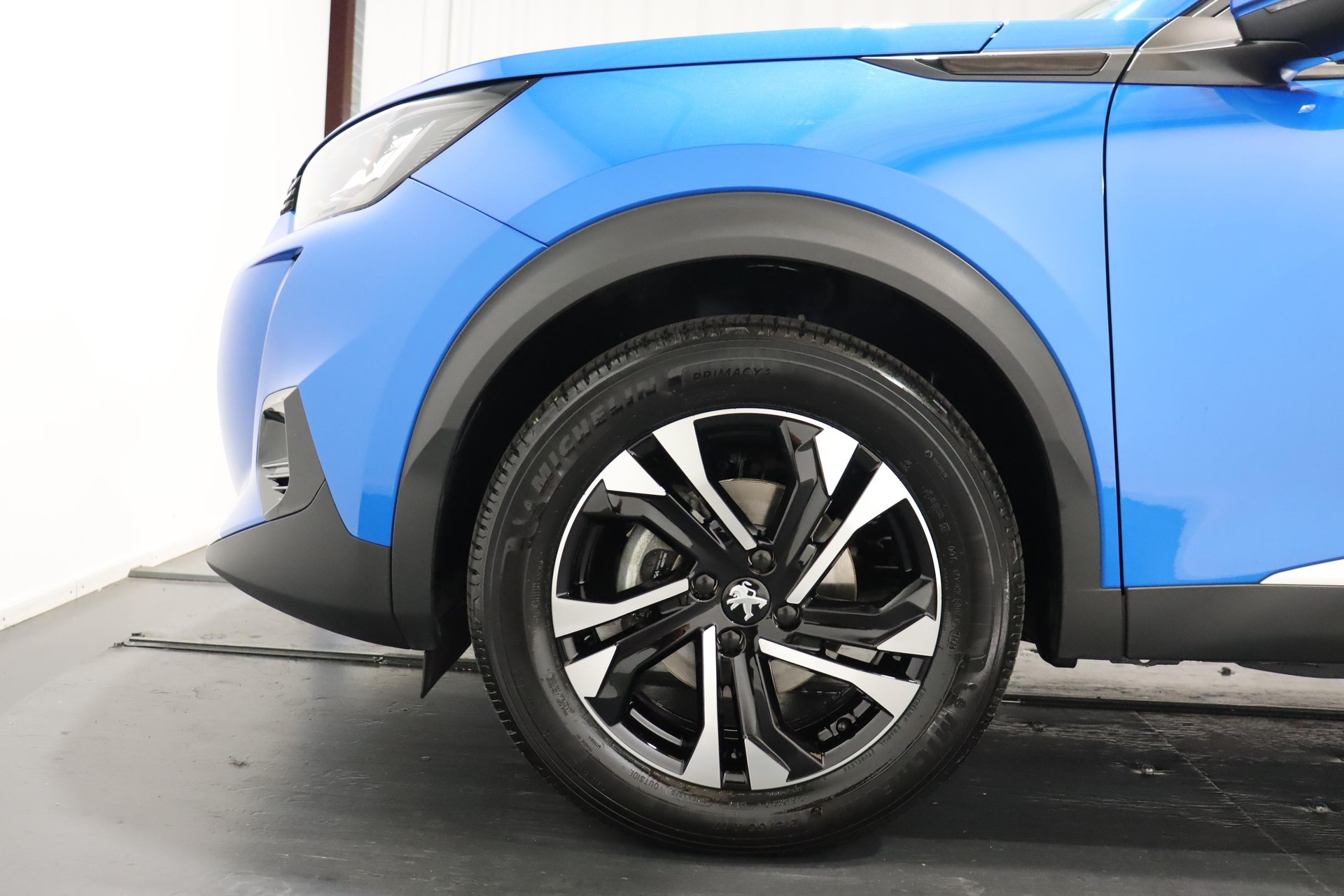 PEUGEOT 2008 1.2 PureTech 130 Allure Pack-image-4