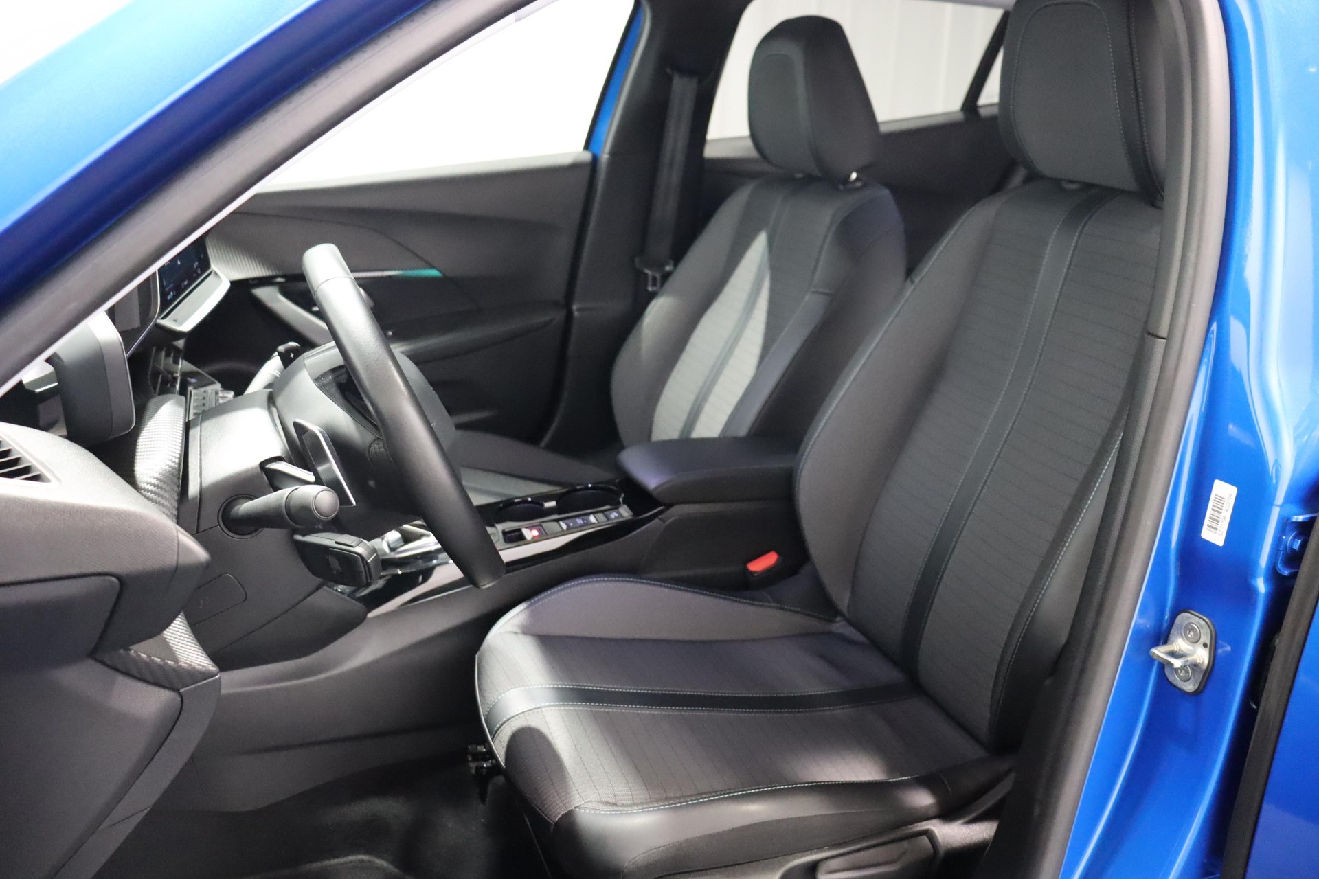 PEUGEOT 2008 1.2 PureTech 130 Allure Pack-image-10