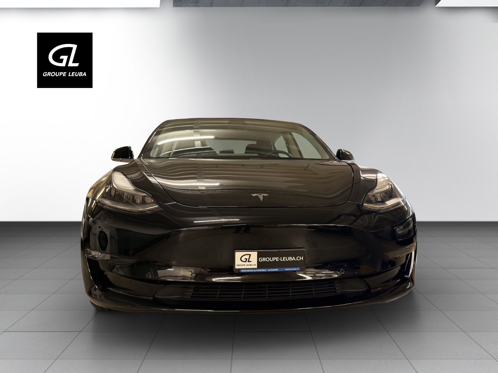 TESLA Model 3 Long Range Dual Motor AWD-showroom-element-1