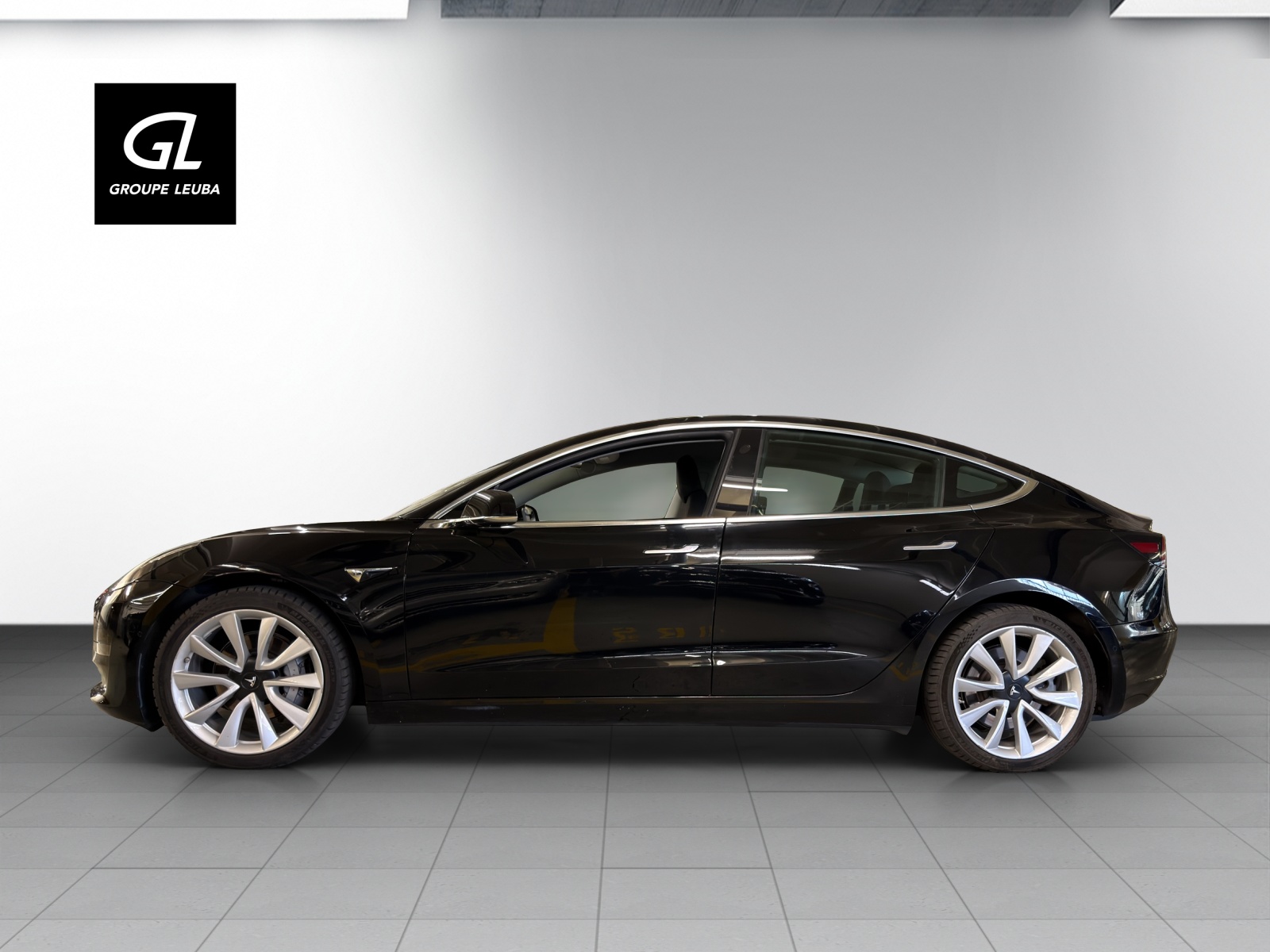 TESLA Model 3 Long Range Dual Motor AWD-showroom-element-2