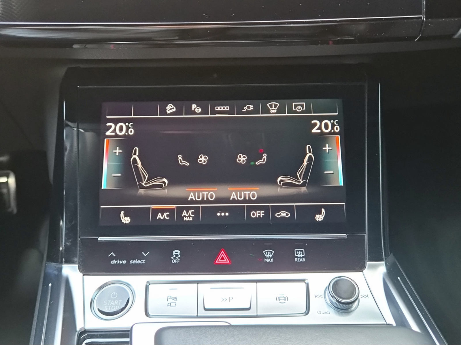 AUDI Q8 50 e-tron Black Edition quattro Mythosschwarz Metallic-image-14