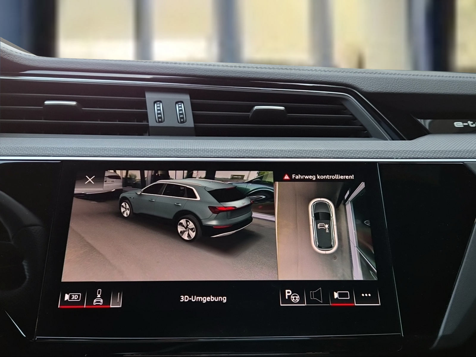 AUDI Q8 50 e-tron Black Edition quattro Mythosschwarz Metallic-image-12