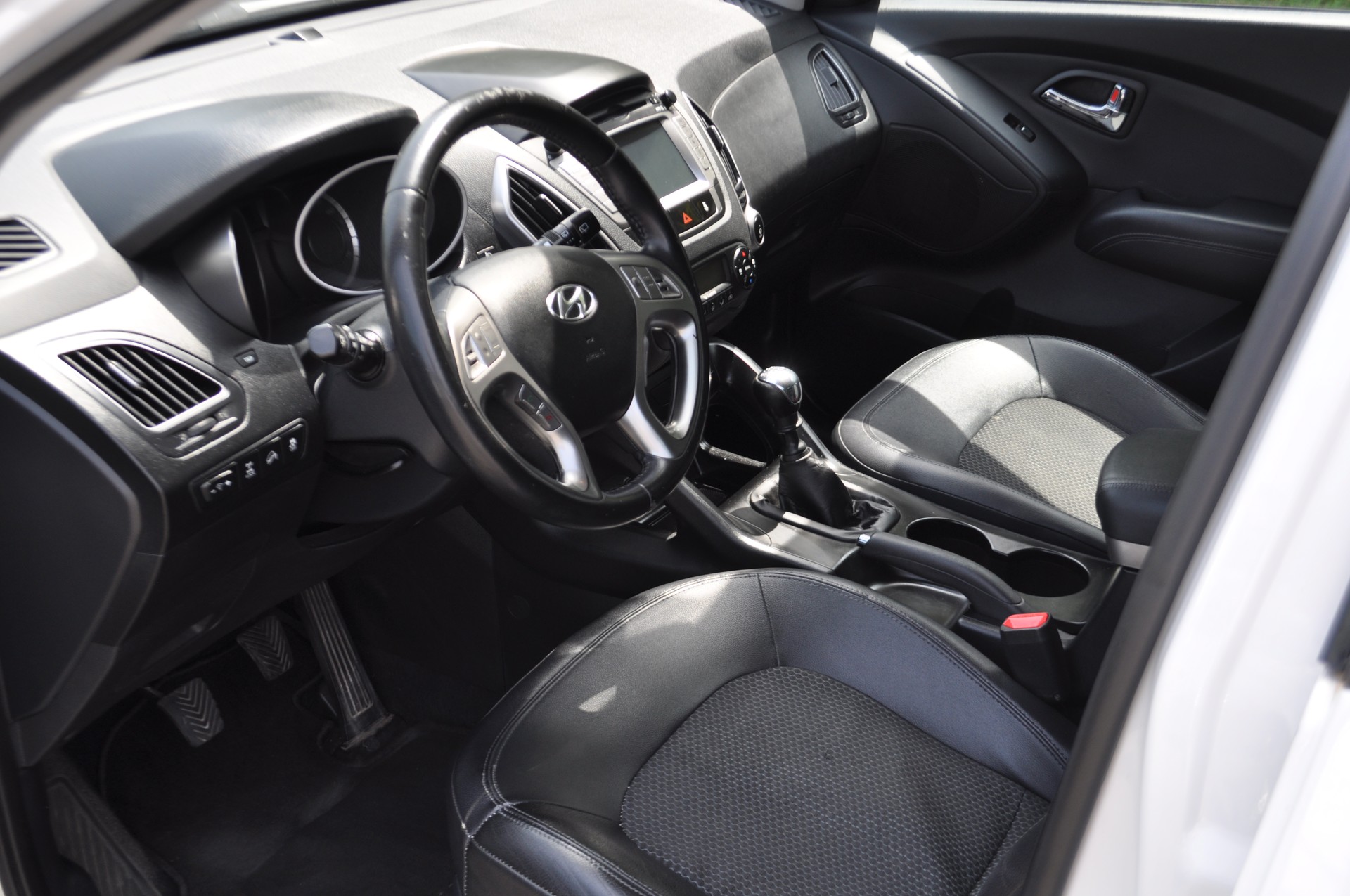 HYUNDAI iX 35 2.0 CRDi Style 4WD-image-4