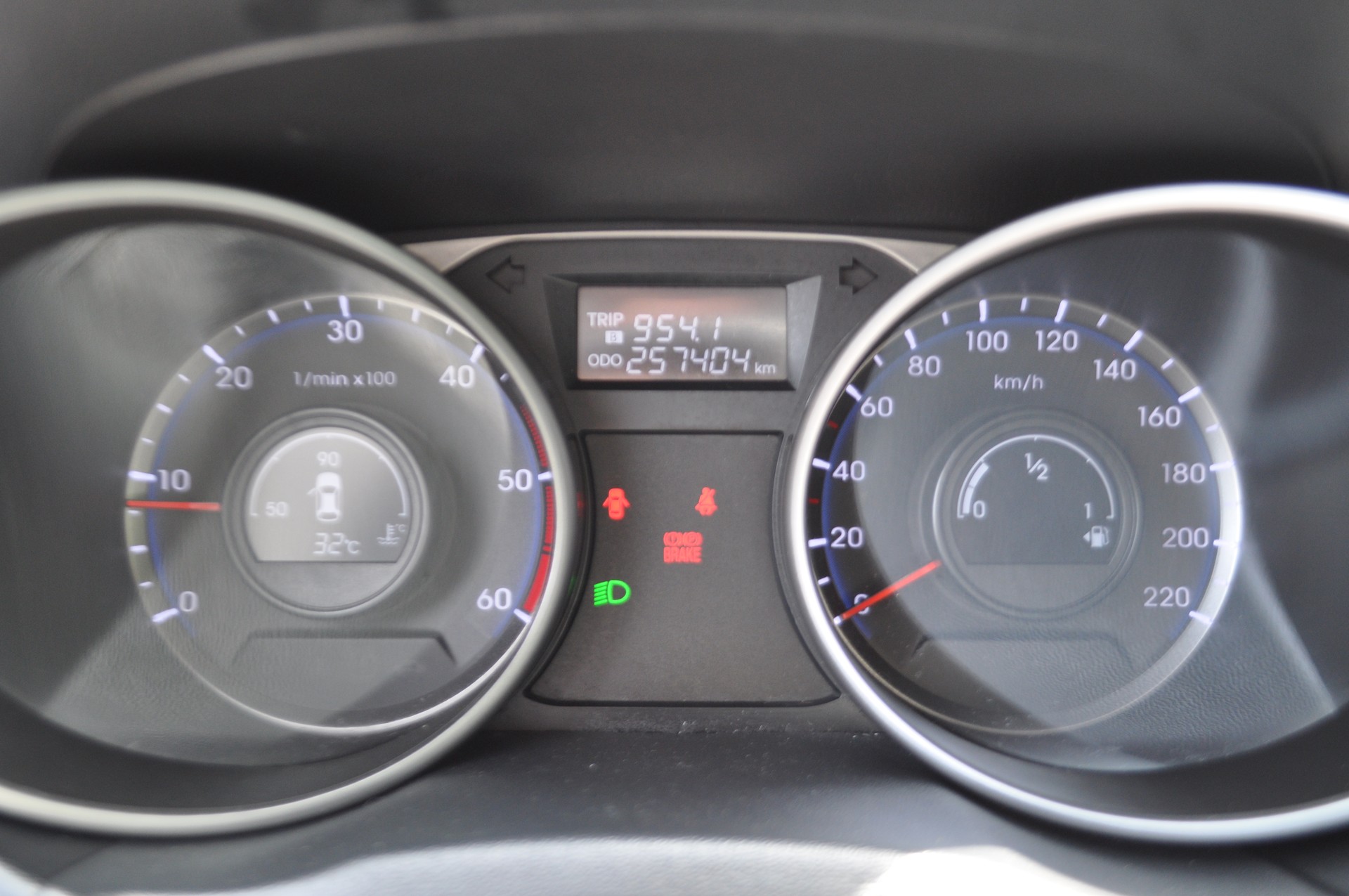 HYUNDAI iX 35 2.0 CRDi Style 4WD-image-9