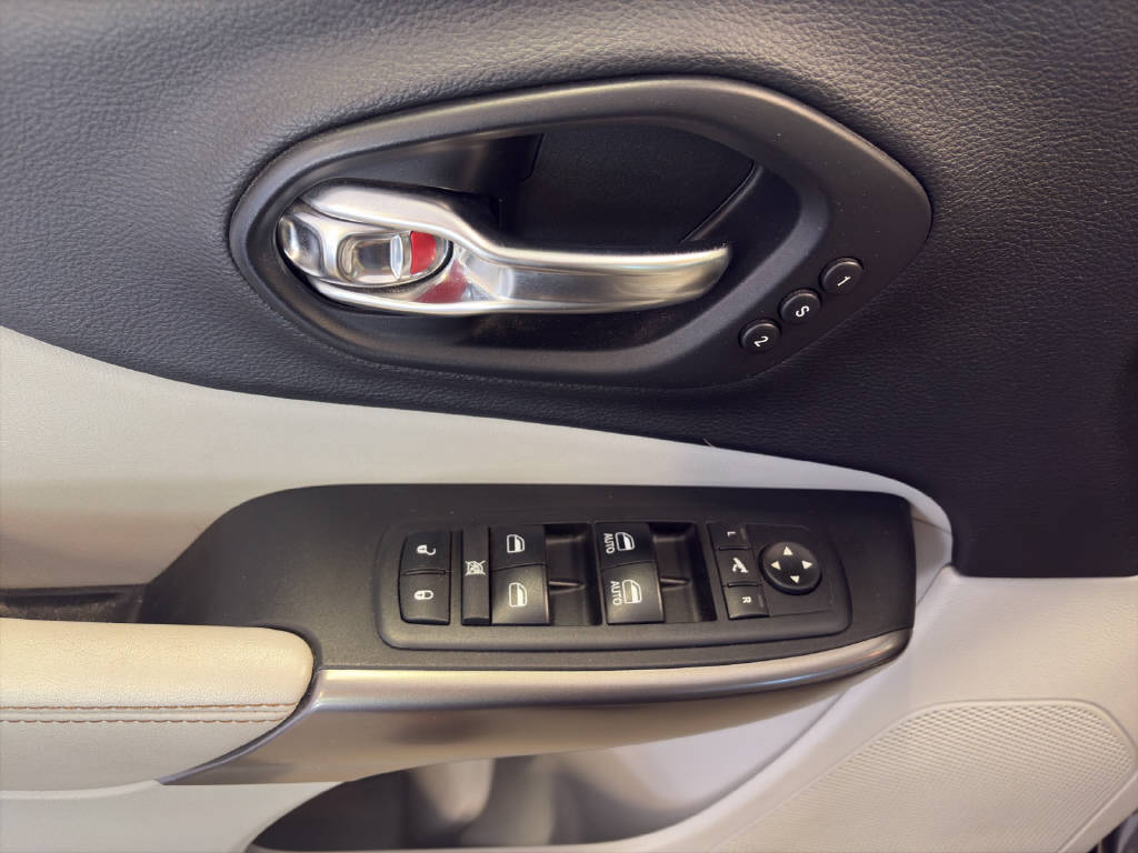 JEEP Cherokee 2.2 D 195 Limited AWD-image-2