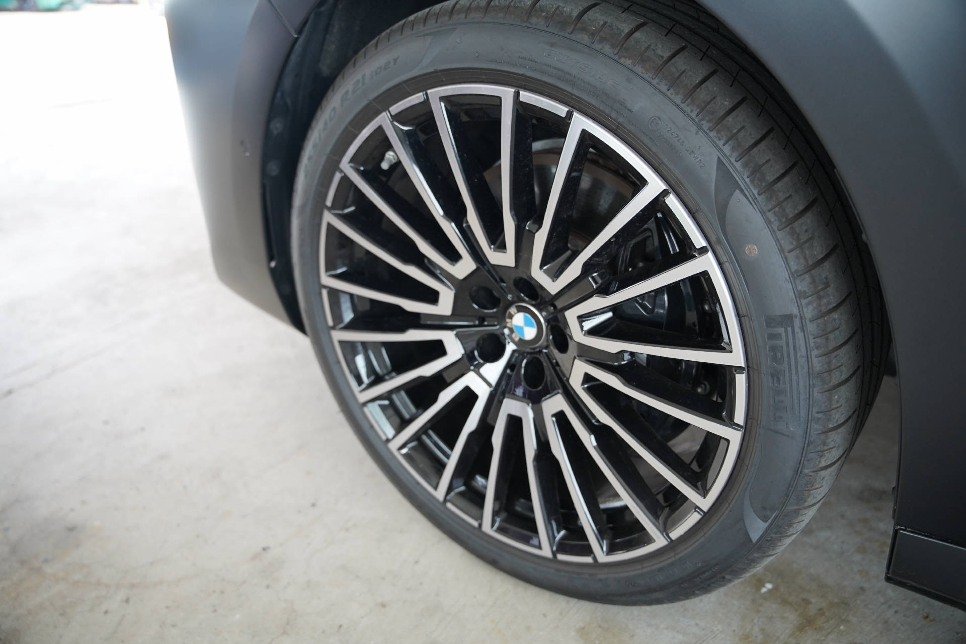 BMW 740d xDrive 48V M Sport Pro Steptronic-image-5