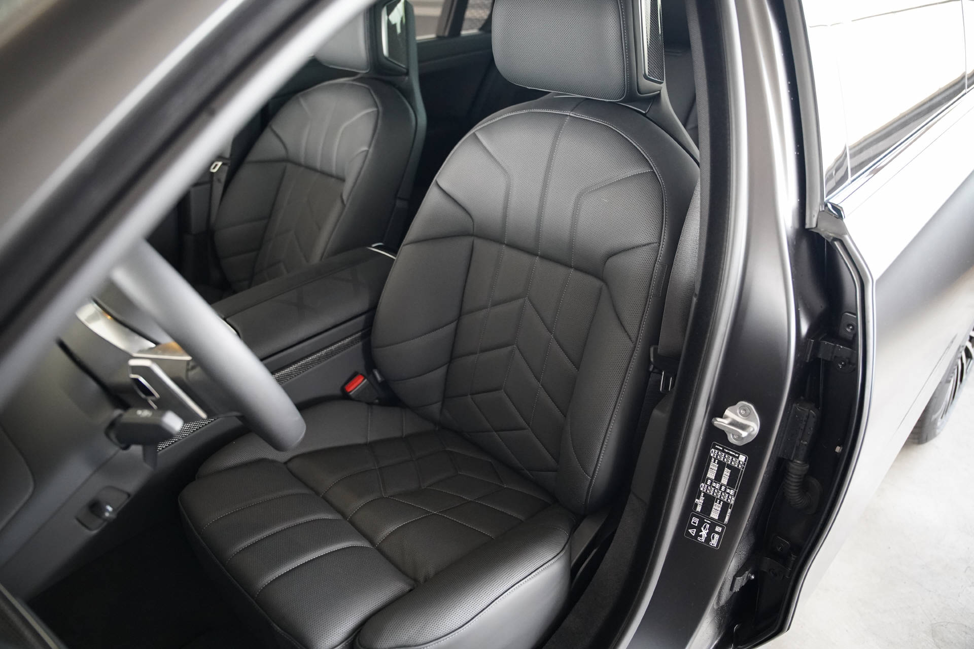 BMW 740d xDrive 48V M Sport Pro Steptronic-image-9