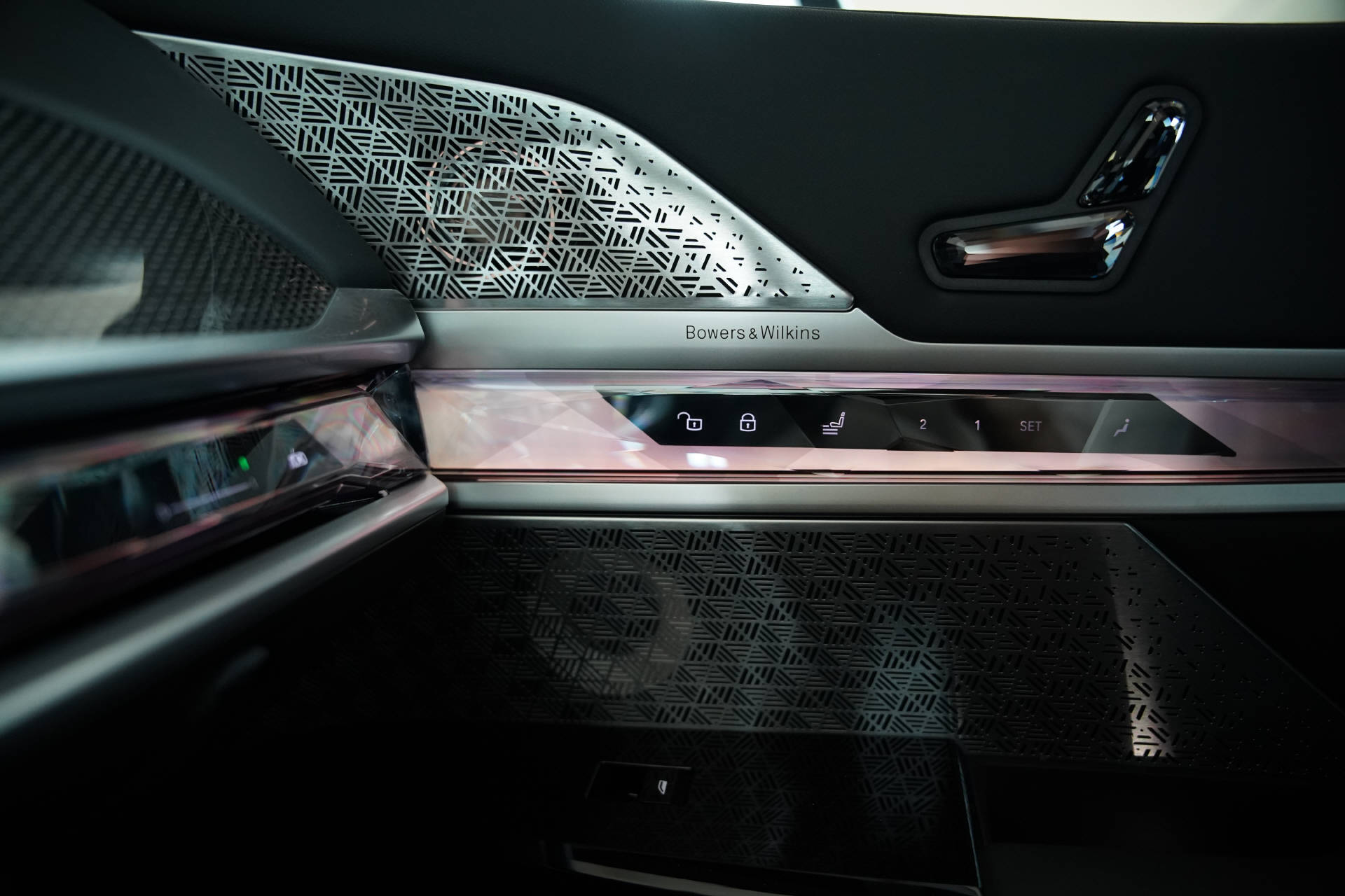 BMW 740d xDrive 48V M Sport Pro Steptronic-image-15