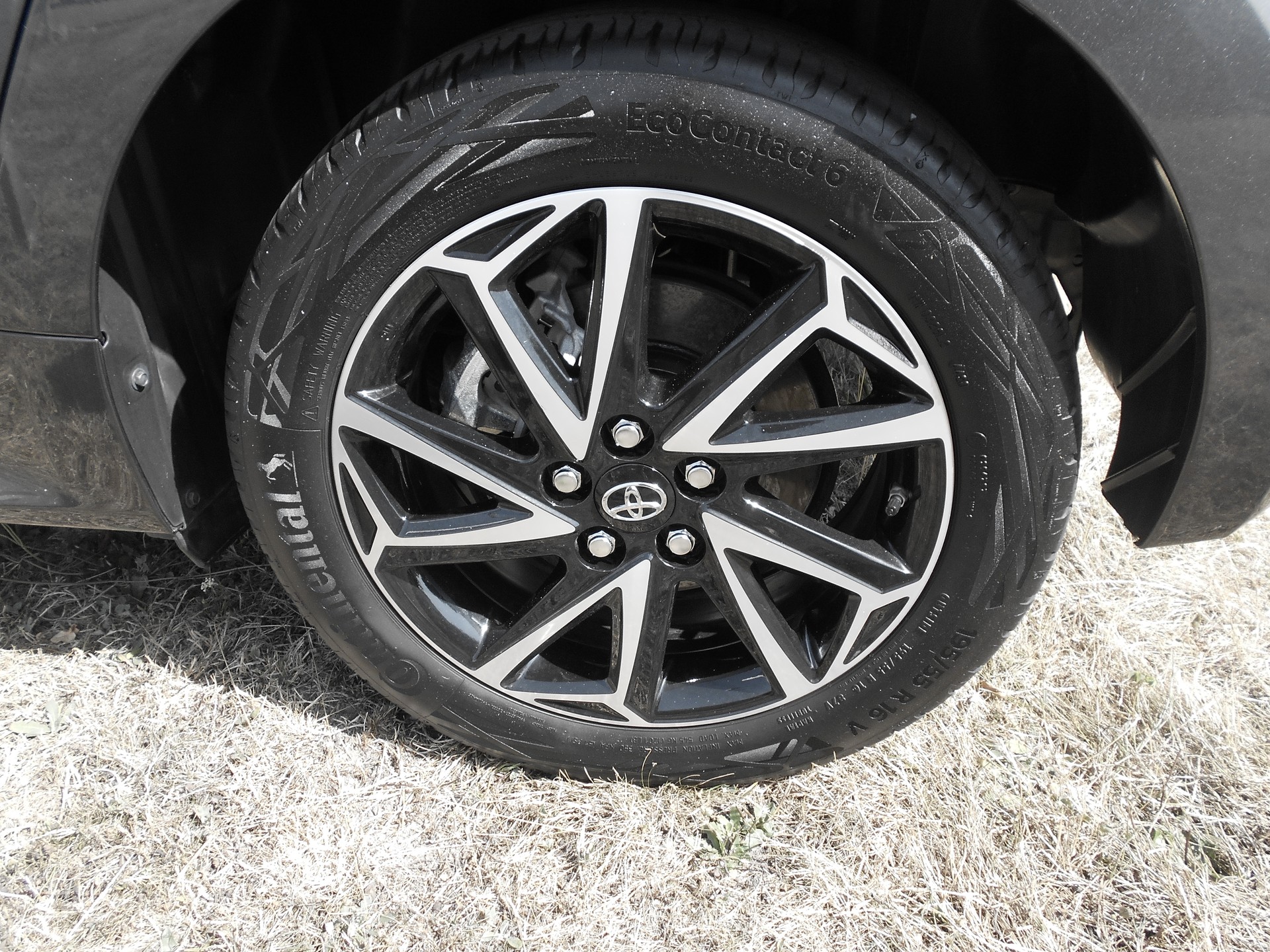 TOYOTA YARIS 1,5 VVT-i HSD Trend*neuwertig-image-8