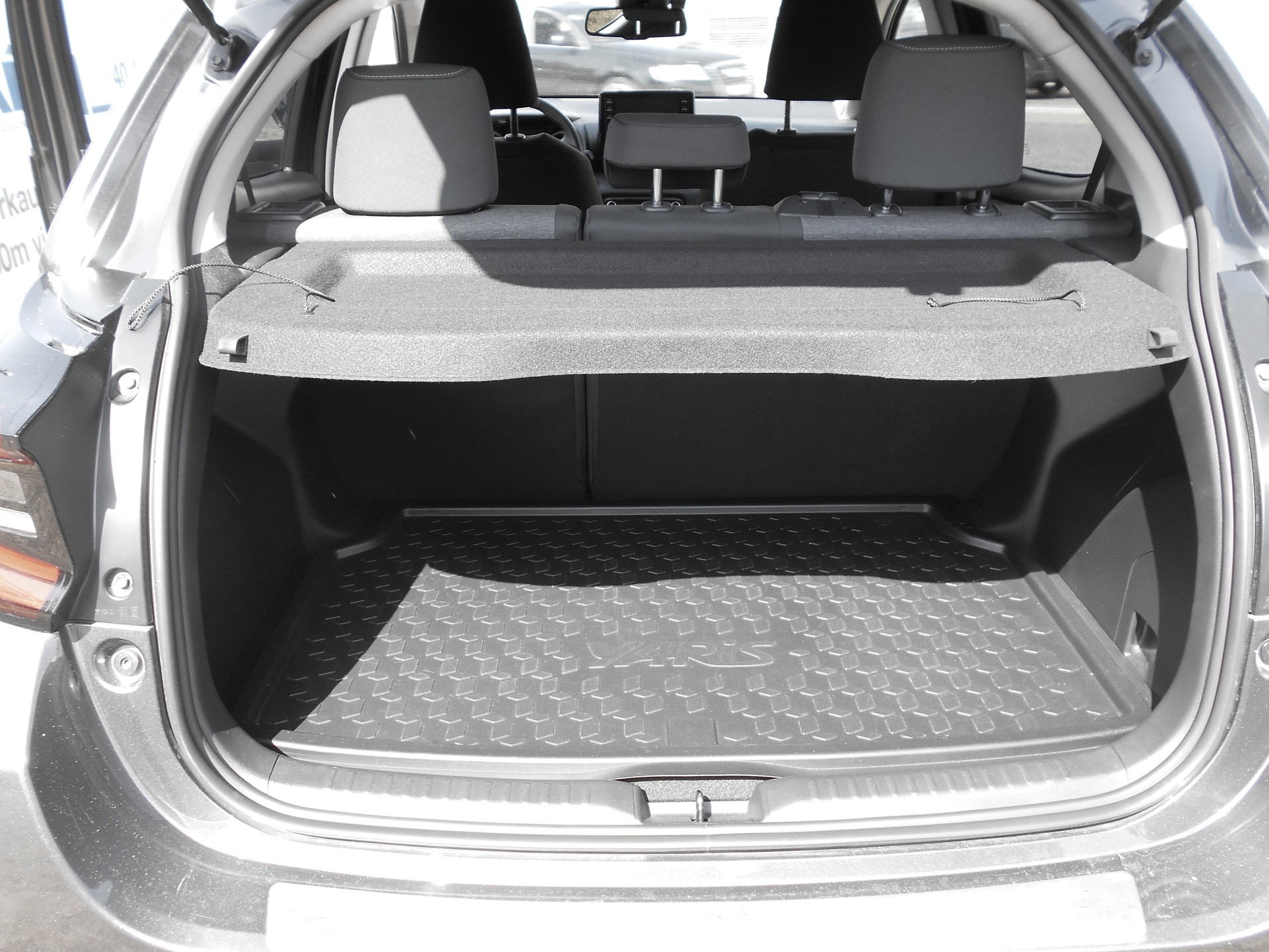 TOYOTA YARIS 1,5 VVT-i HSD Trend*neuwertig-image-7