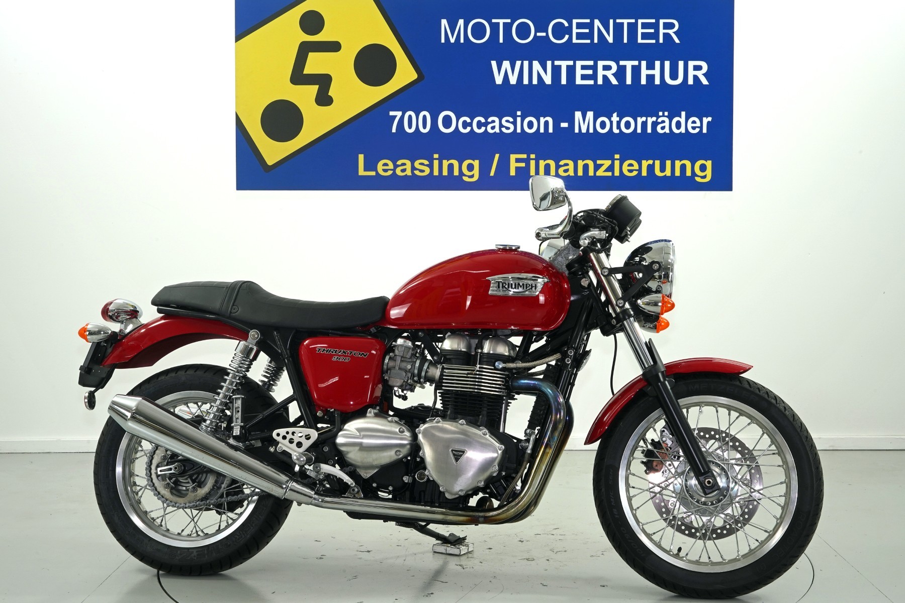 TRIUMPH Thruxton 900