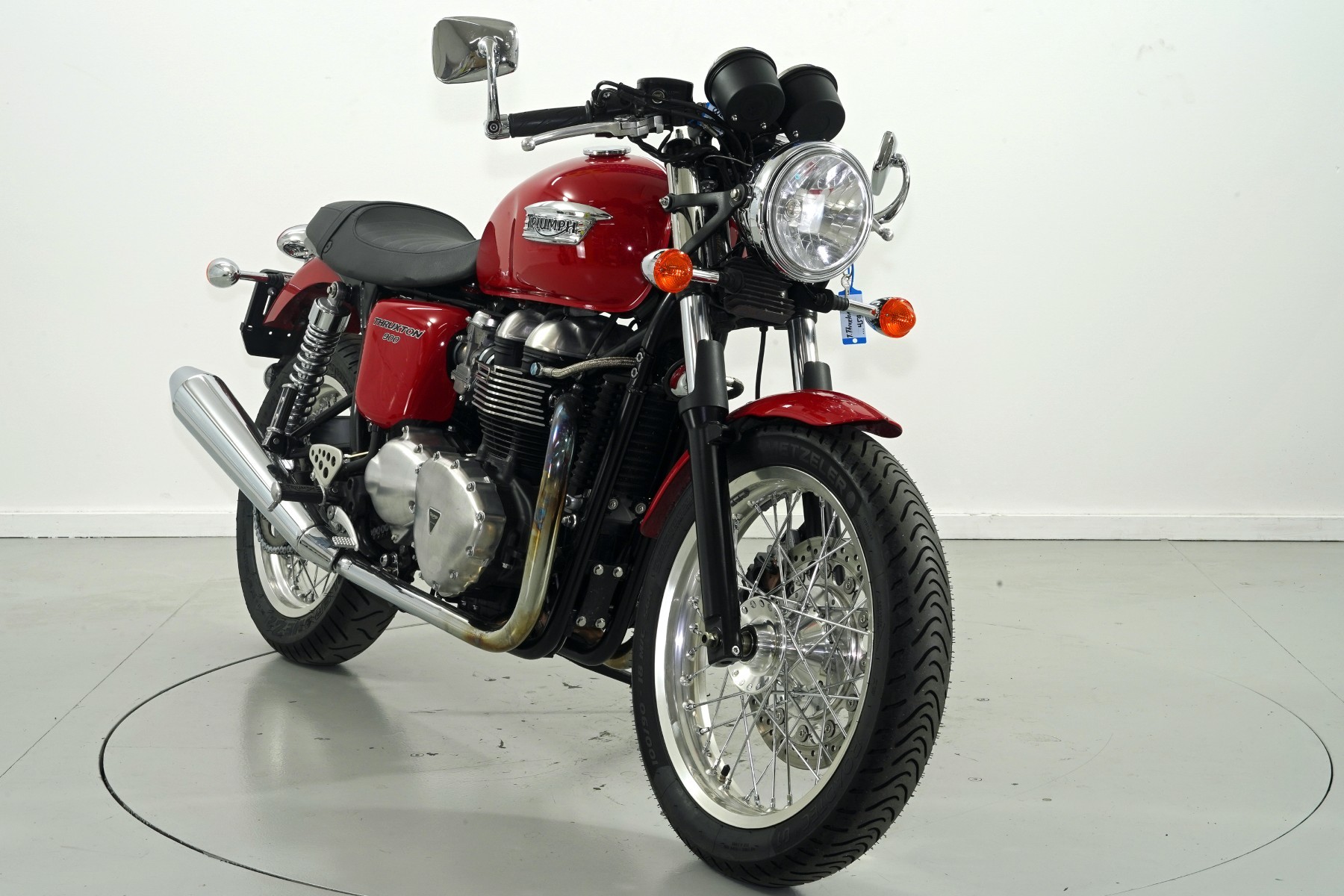 TRIUMPH Thruxton 900-showroom-element-1