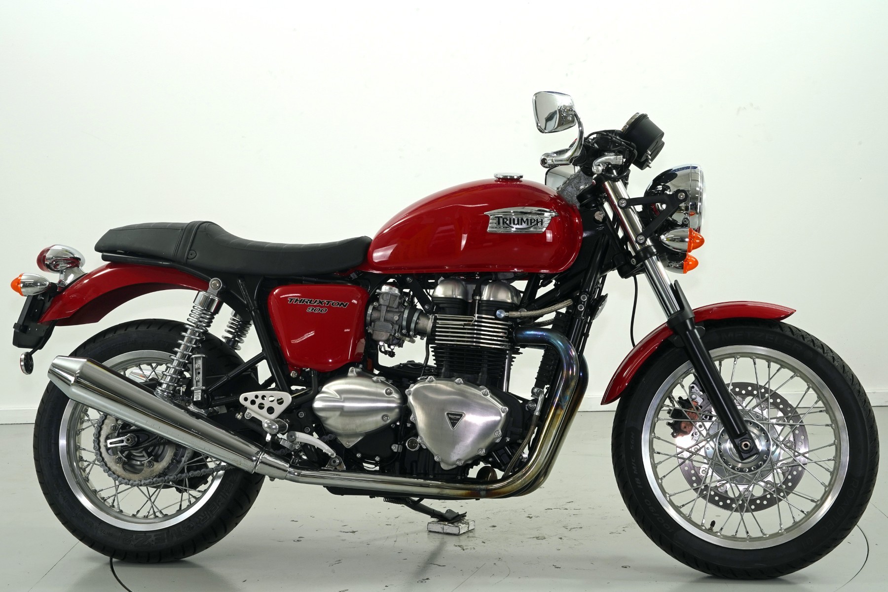 TRIUMPH Thruxton 900-showroom-element-3