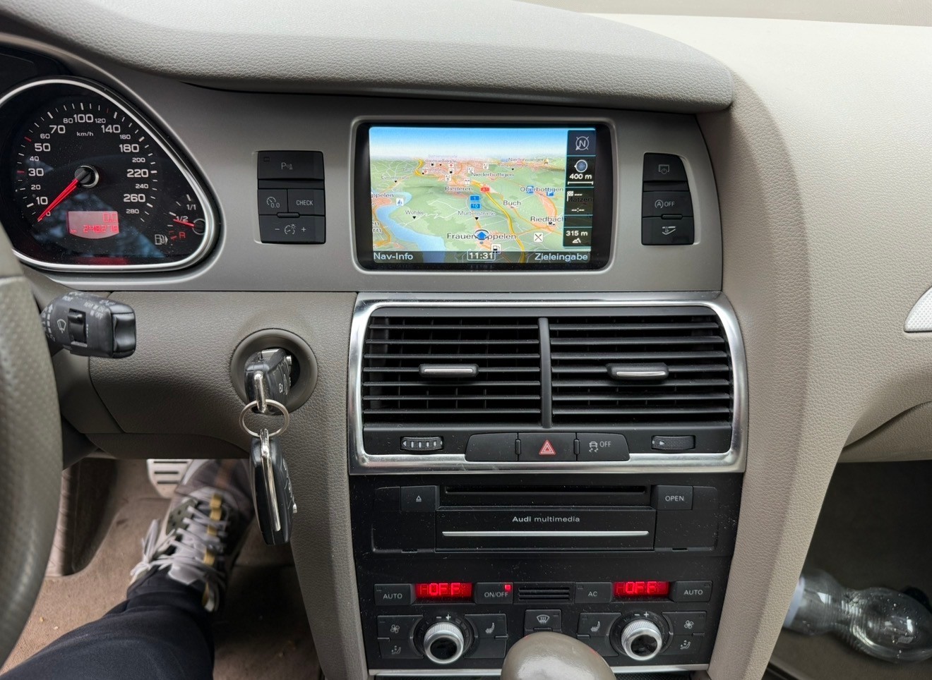AUDI Q7 3.0 TDI Quattro S-Line 7 Sitze-image-9