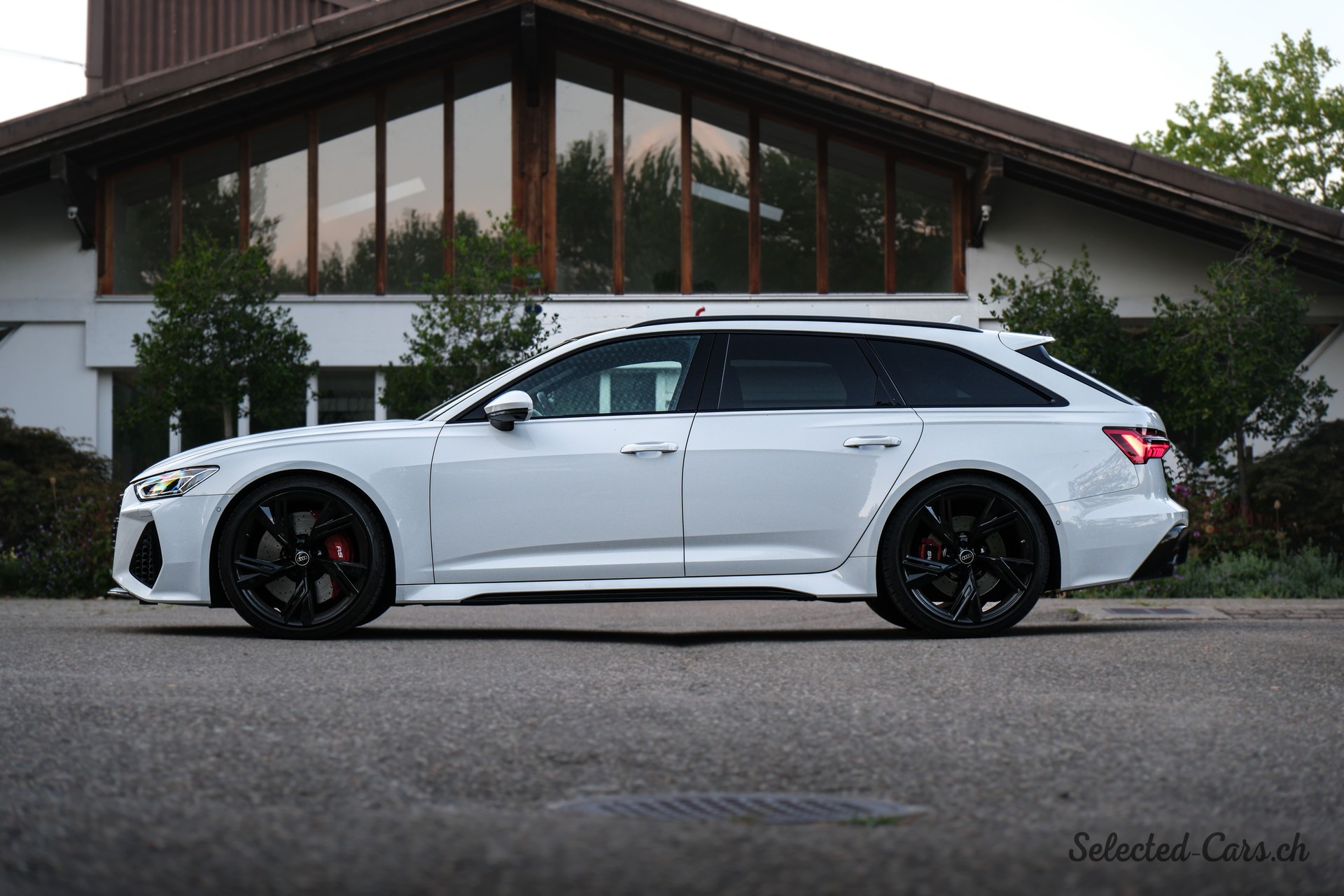 AUDI RS6 Avant 4.0 TFSI V8 quattro-image-1