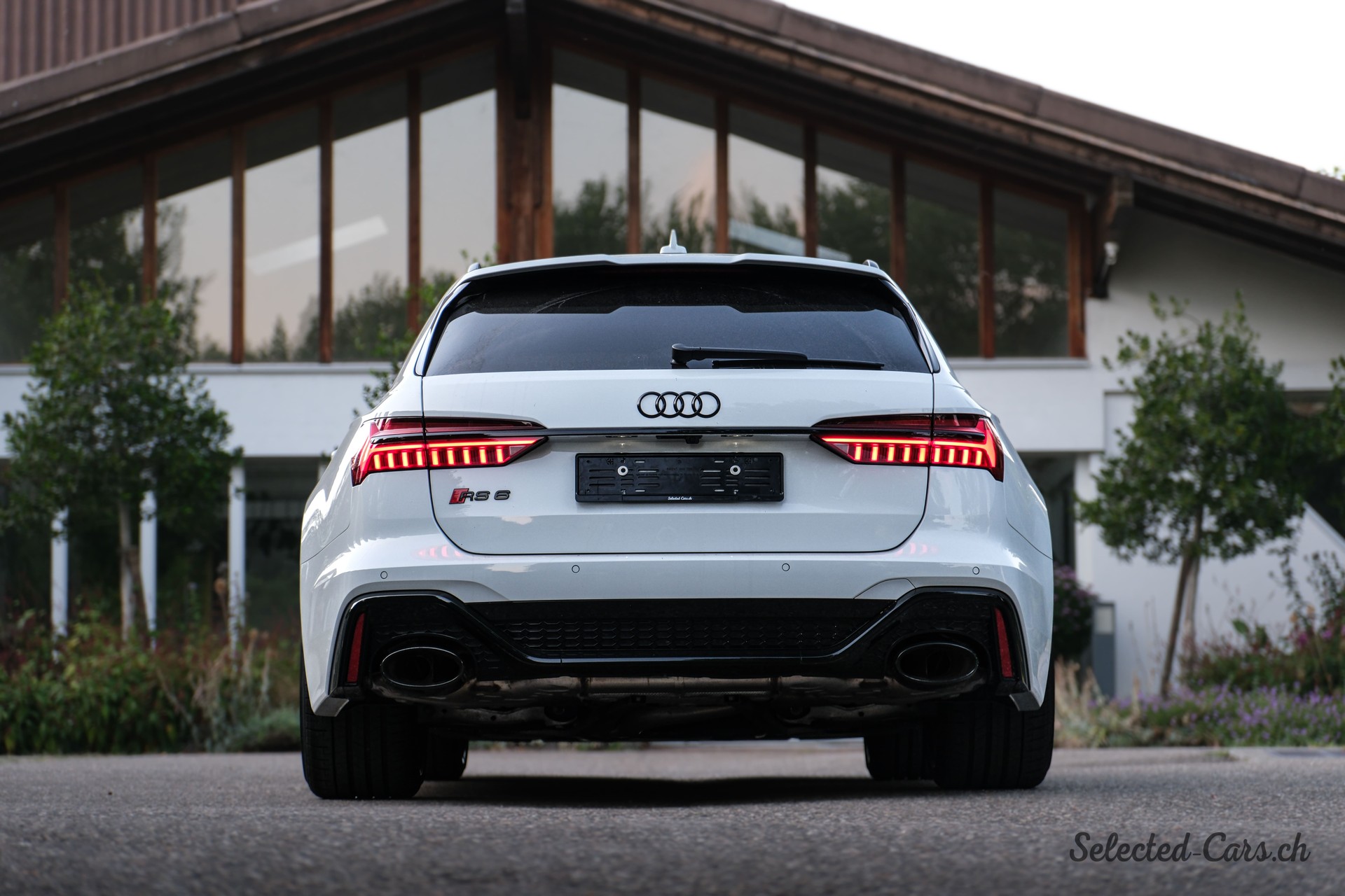 AUDI RS6 Avant 4.0 TFSI V8 quattro-image-4