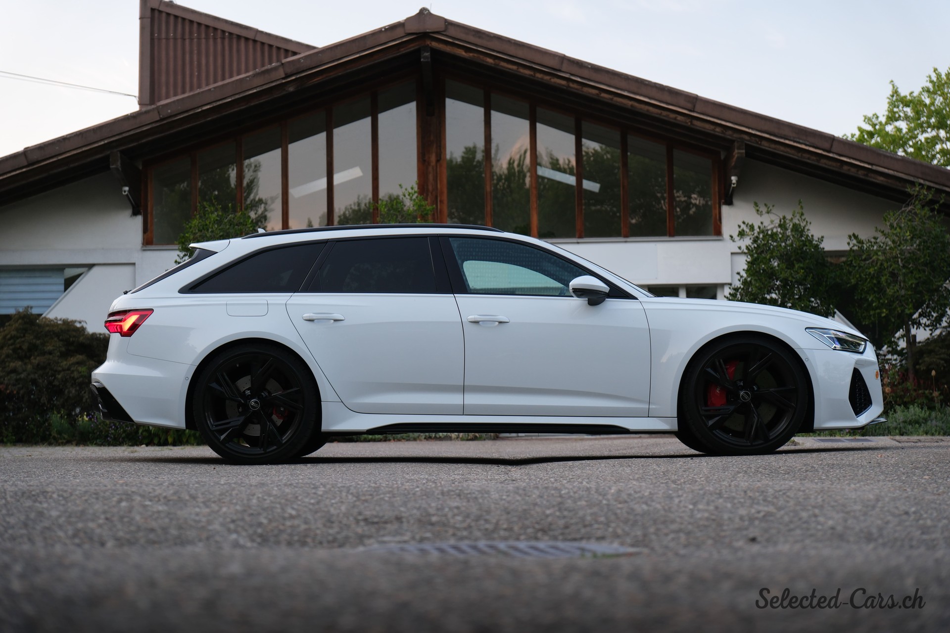 AUDI RS6 Avant 4.0 TFSI V8 quattro-image-3