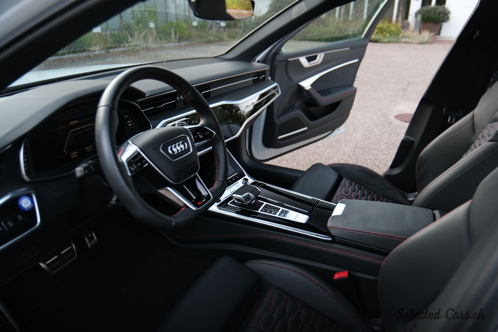 AUDI RS6 Avant 4.0 TFSI V8 quattro-image-8