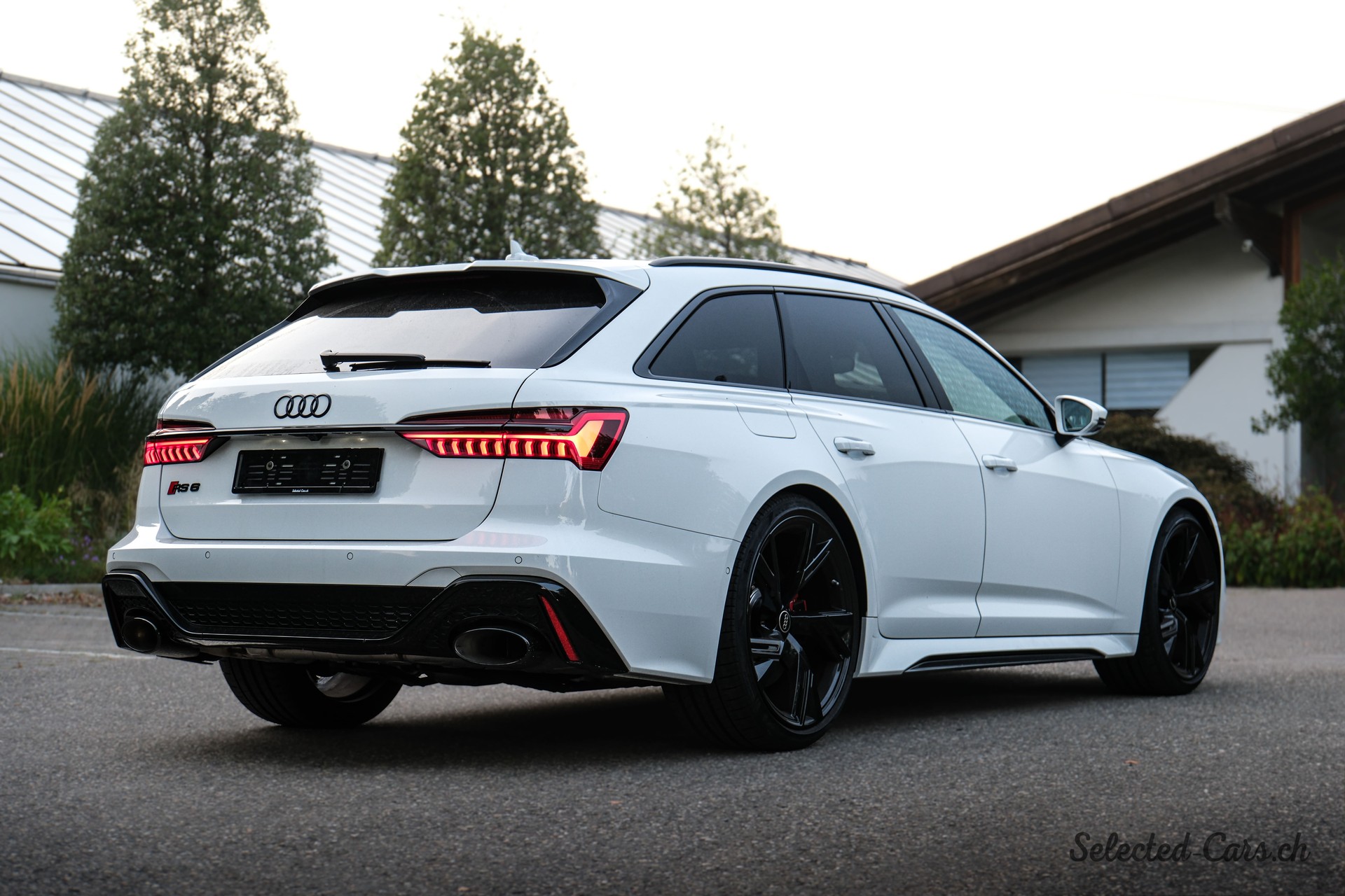 AUDI RS6 Avant 4.0 TFSI V8 quattro-image-2